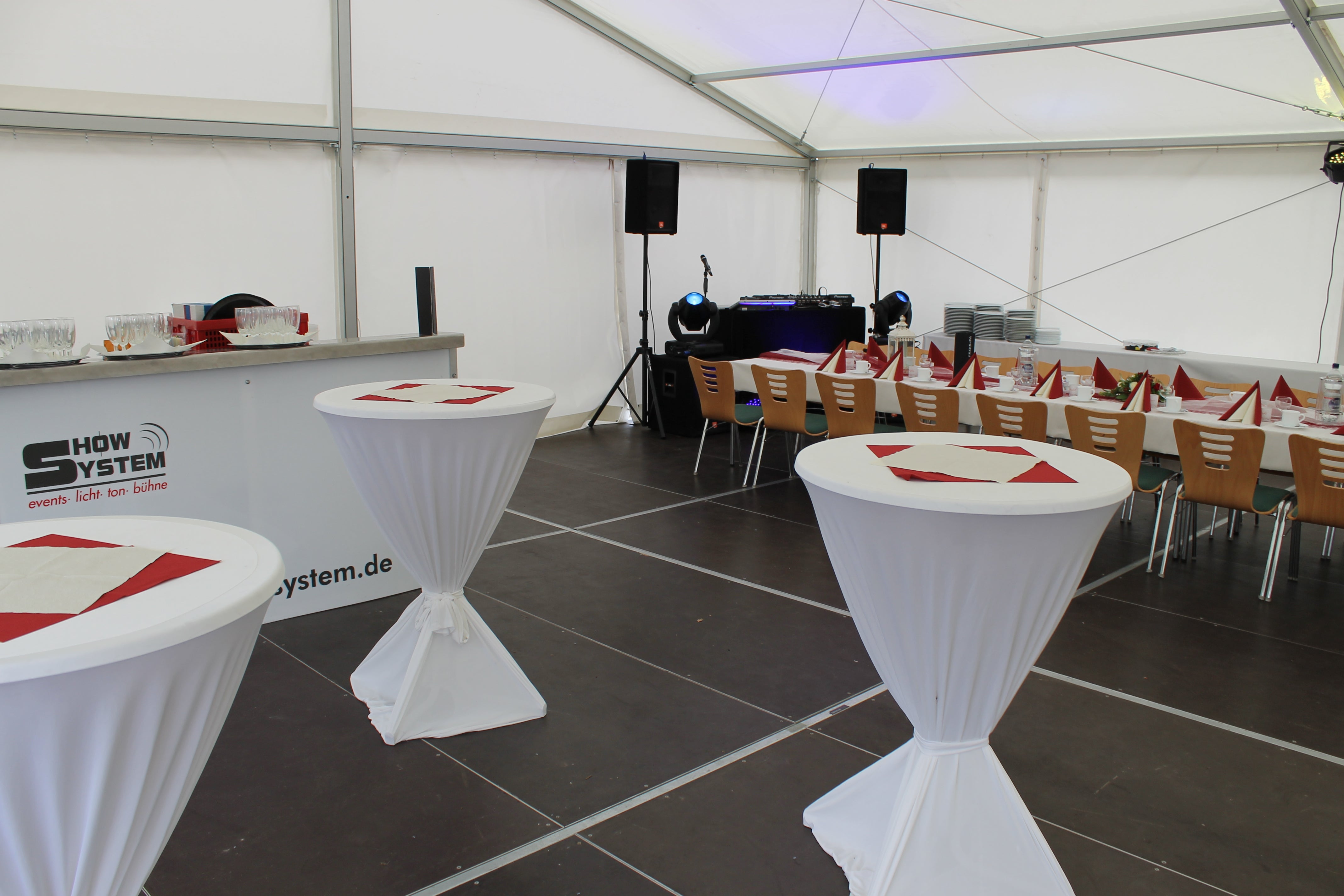 Stehtische mieten – Klappbare Profi-Stehtische Ø 80 cm für Event & Messe – 4