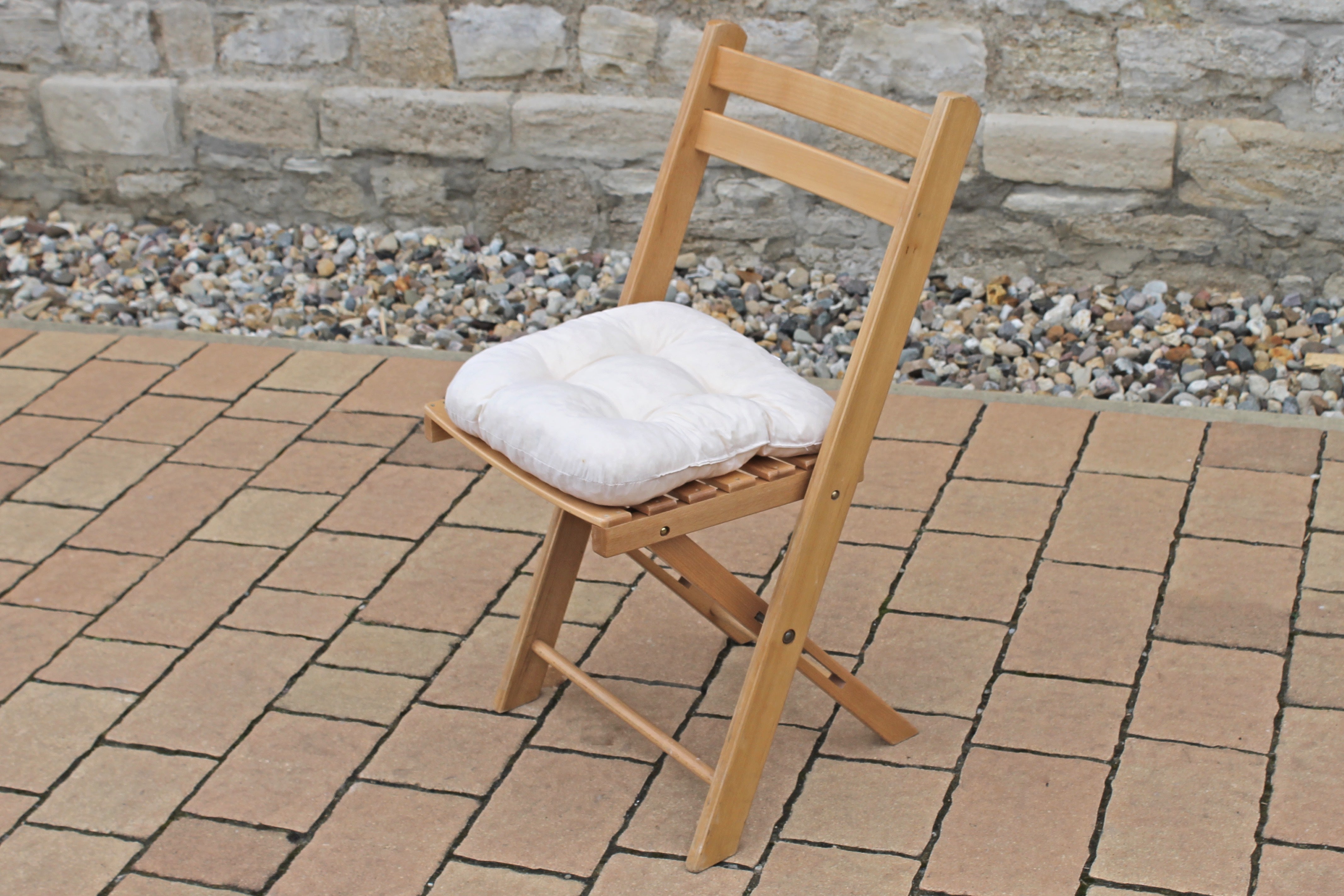 Festzeltstühle mieten – Klappbare Holzstühle für Event, Fest & Hochzeit – 3