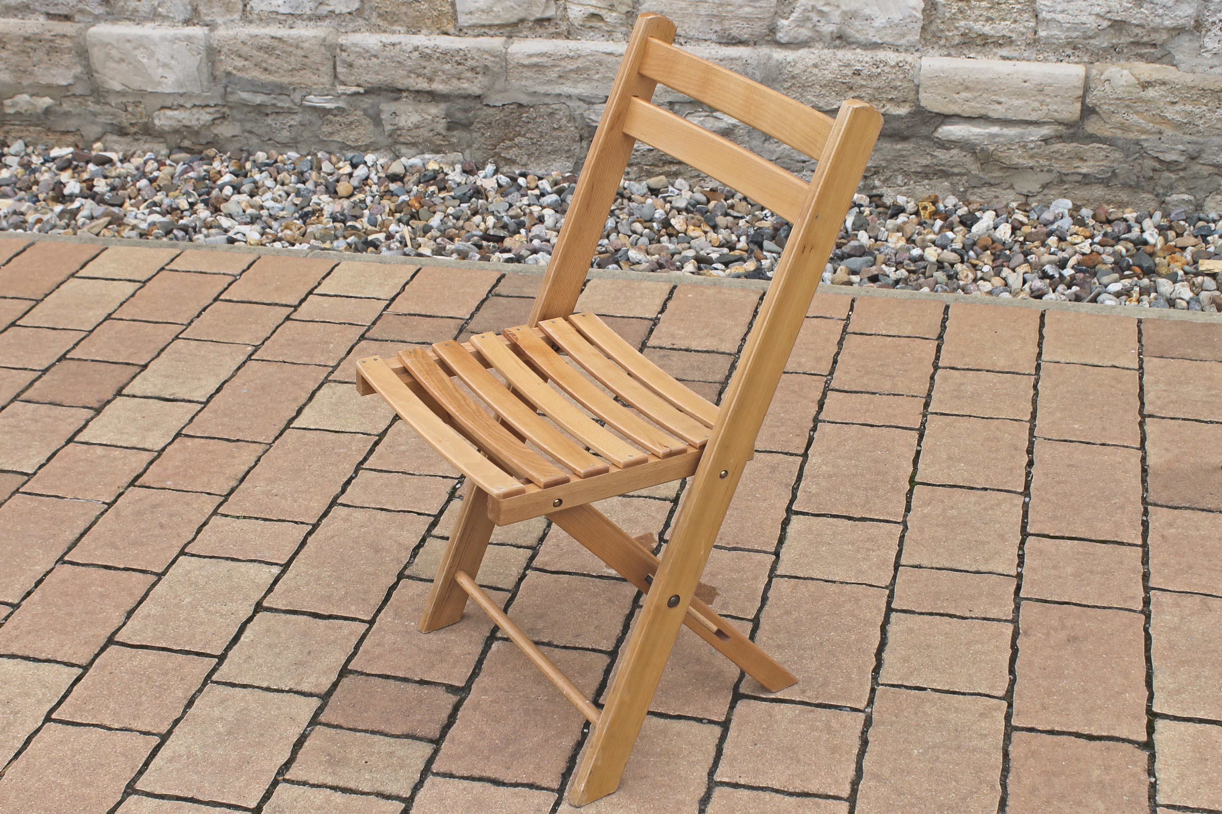 Festzeltstühle mieten – Klappbare Holzstühle für Event, Fest & Hochzeit