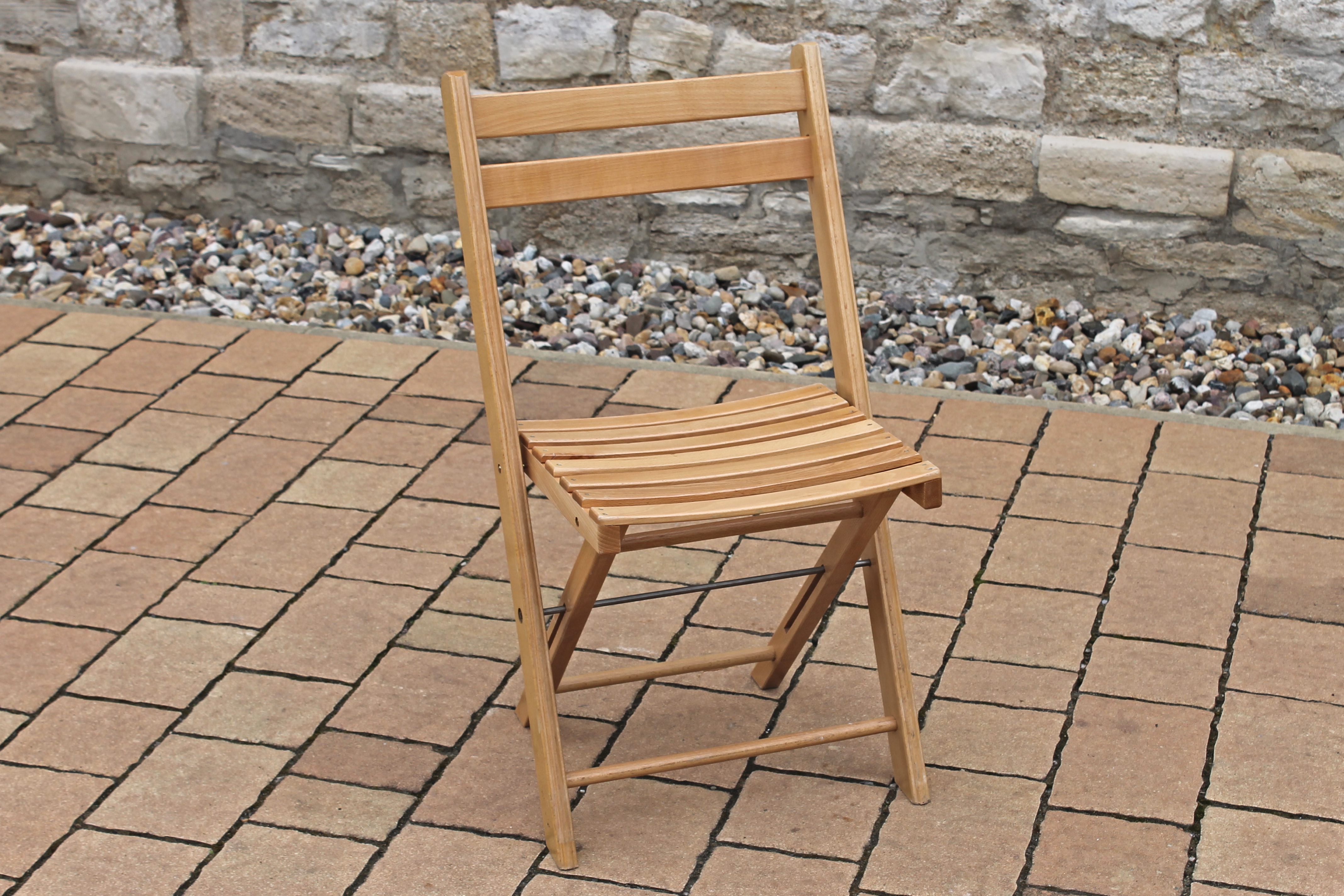 Festzeltstühle mieten – Klappbare Holzstühle für Event, Fest & Hochzeit – 2