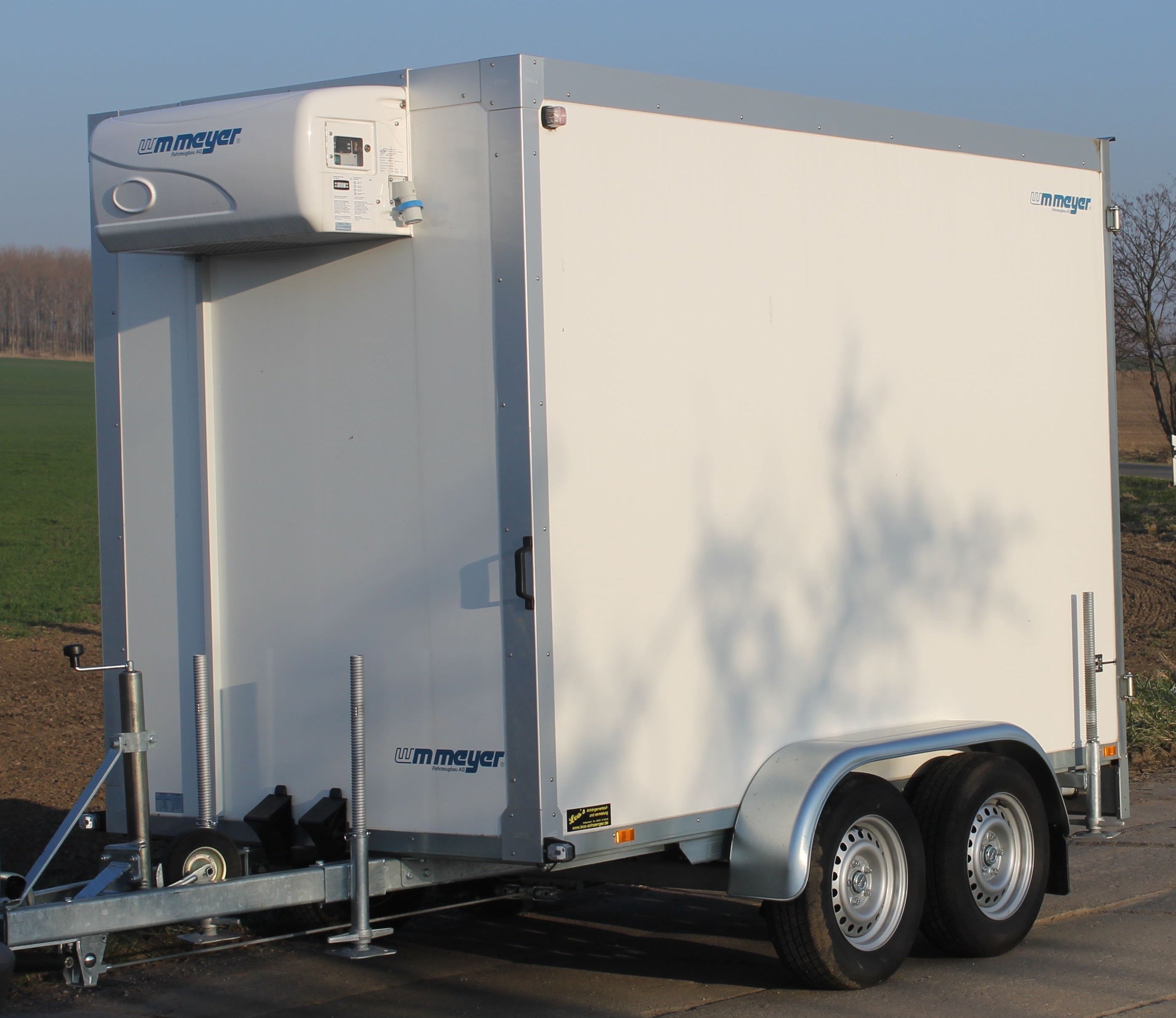 Getränke-Kühlanhänger mieten – Kühlwagen für Event, Fest & Party