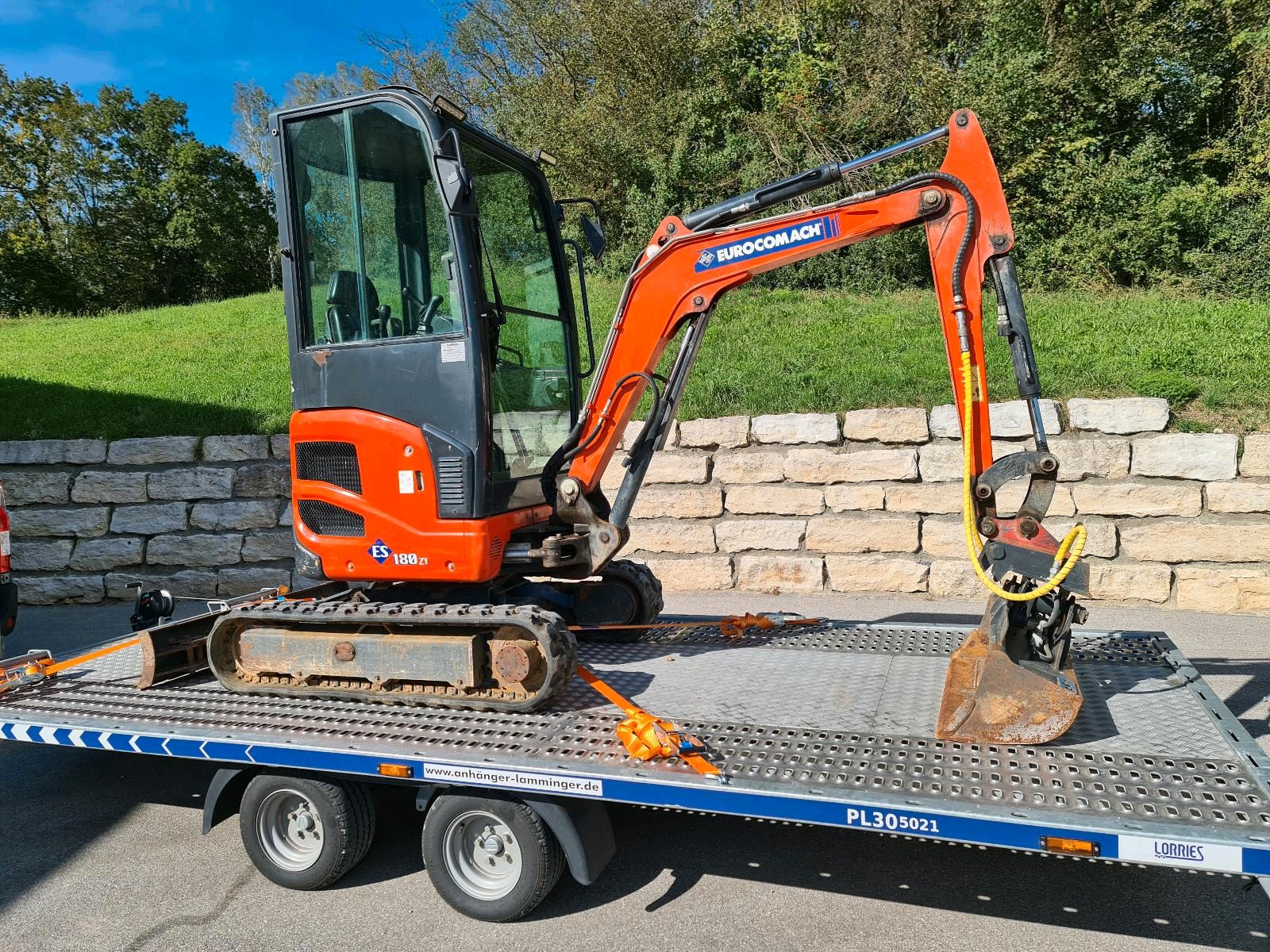 Minibagger 1,8 t Eurocomach 180 mieten – Kompaktbagger für beengte Verhältnisse – 2