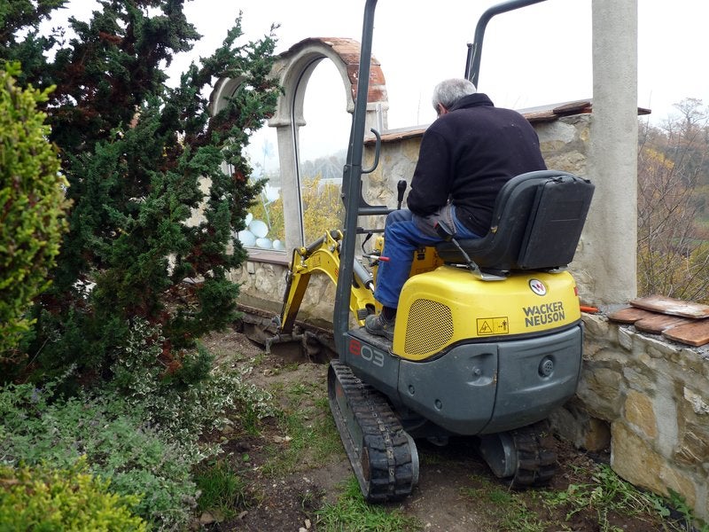 Minibagger 1,1 t Neuson 803 mieten – Microbagger mit verstellbarem Laufwerk – 3
