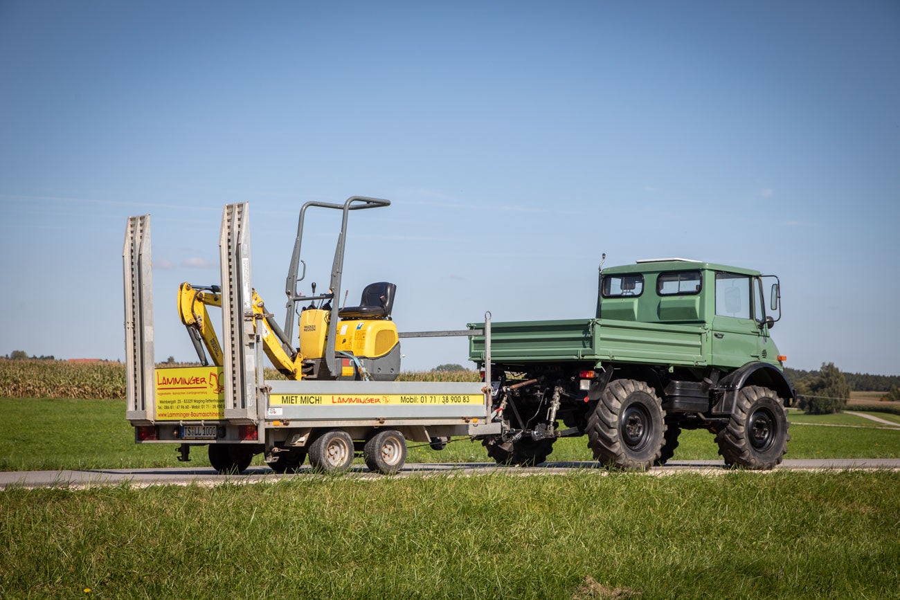Baumaschinenanhänger mieten 3.000 kg – Baggeranhänger & Mehrzweckanhänger – 3