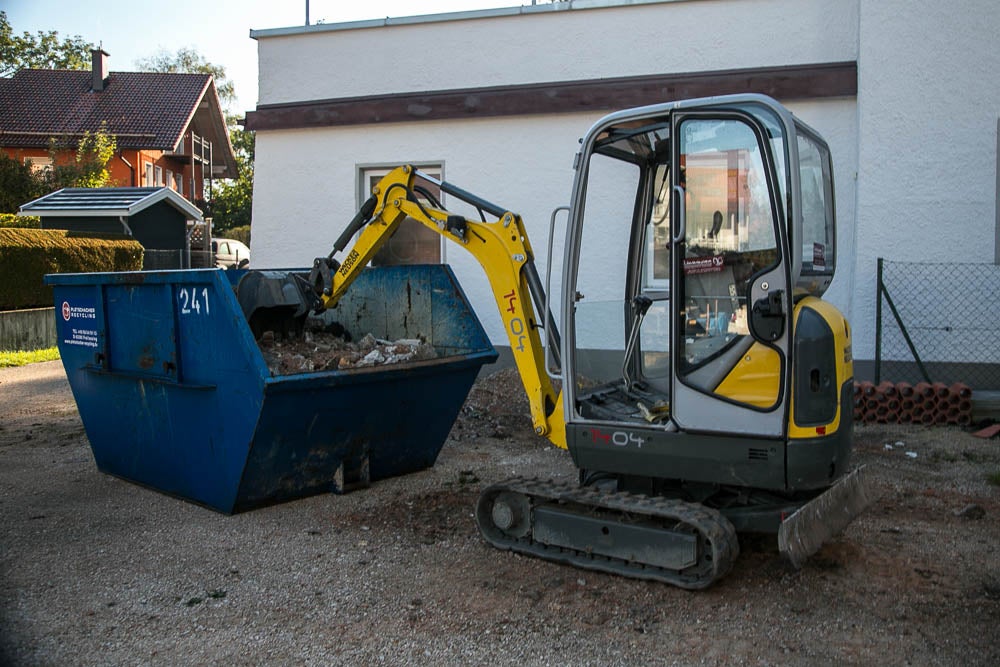 Minibagger 1,8 t Eurocomach 180 mieten – Kompaktbagger für beengte Verhältnisse – 3