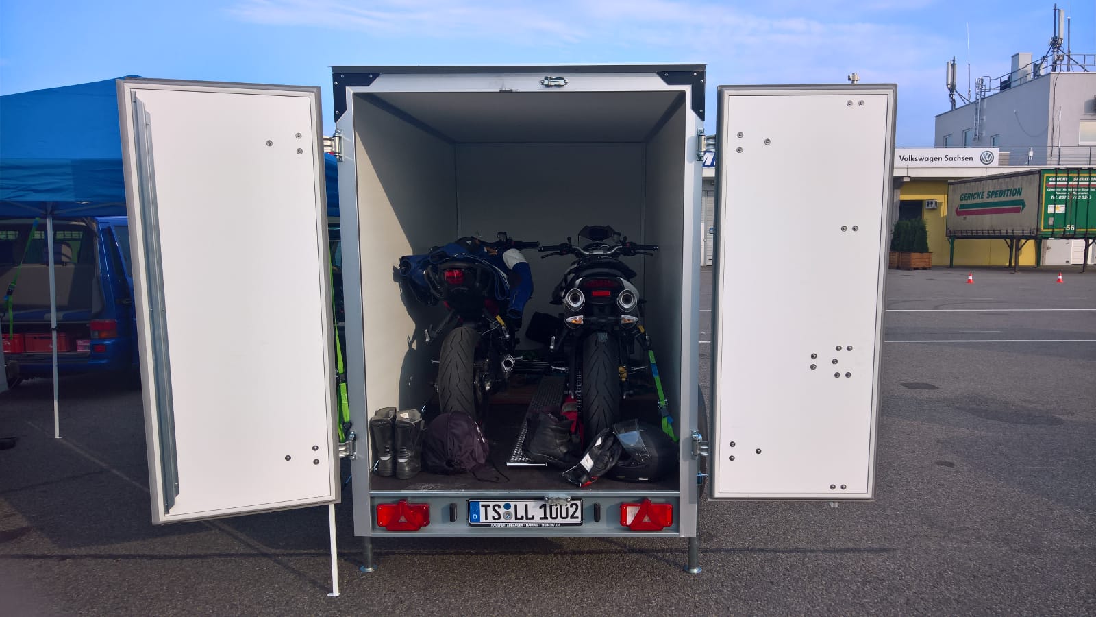 Kofferanhänger mieten – Motorrad-, Umzugs- & Möbelanhänger 750–2.000 kg – 4