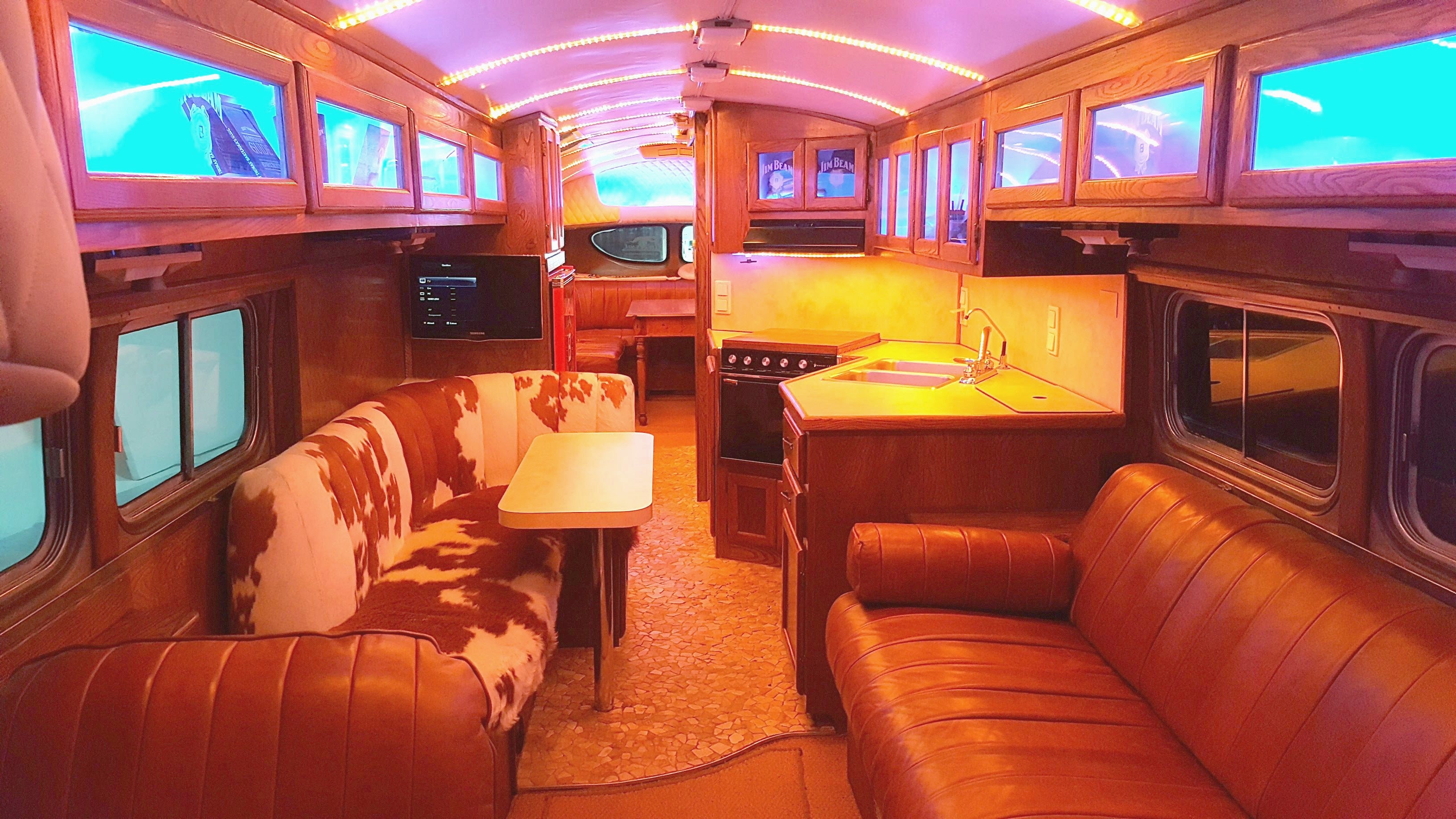 Jim Beam Greyhound Bus mieten - Oldtimer-Limousine mit Fahrer – 3