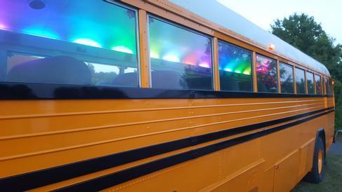 California School Bus mieten - historischer XXL Partybus von 1960 für bis zu 40 Personen – 4