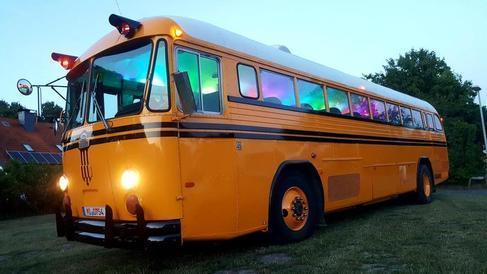 California School Bus XXL Partybus mieten - Eventbus mit Fahrer