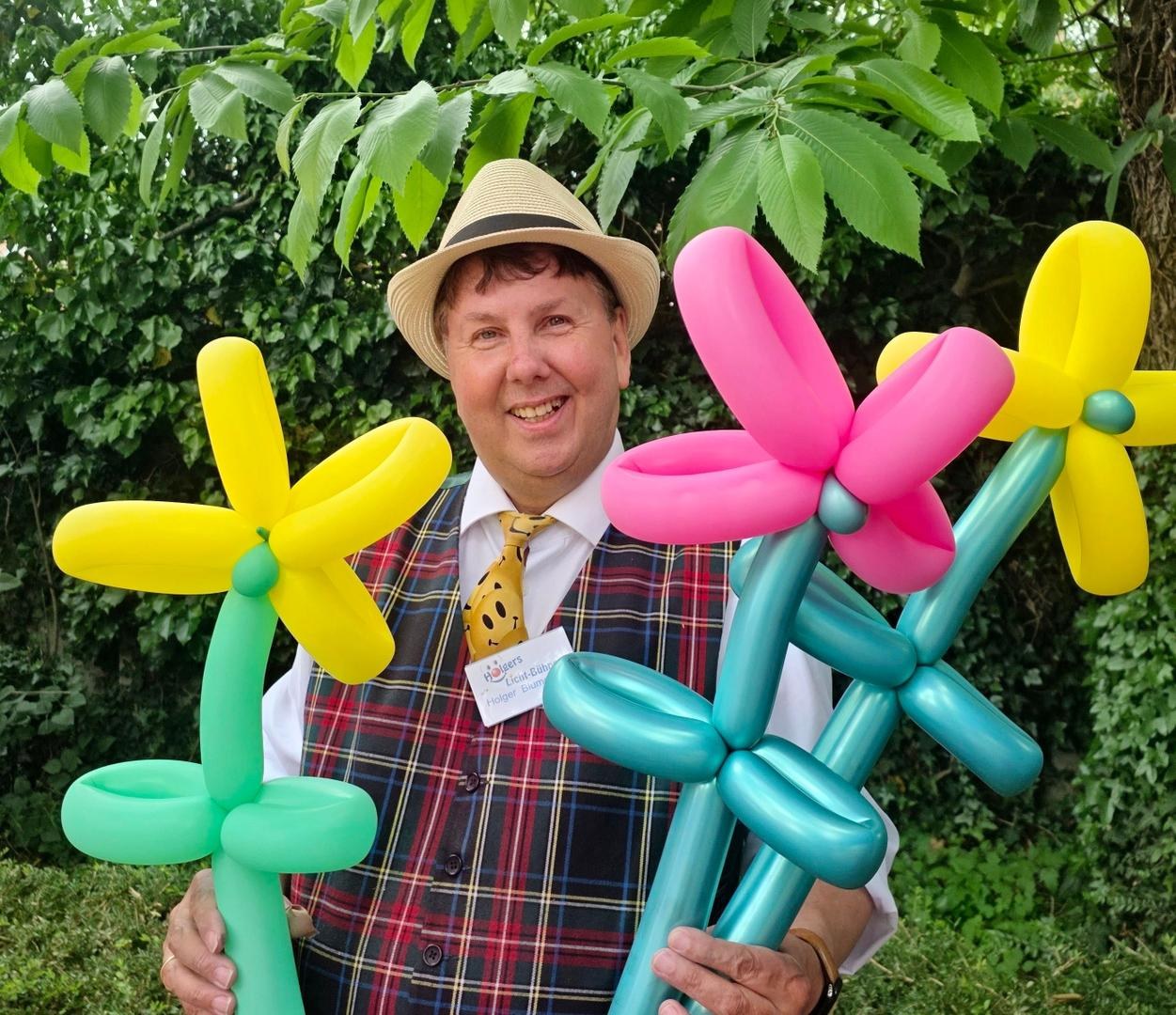 Fröhliche Ballonkunst - Ein Publikumsmagnet für Ihr Event buchen miete