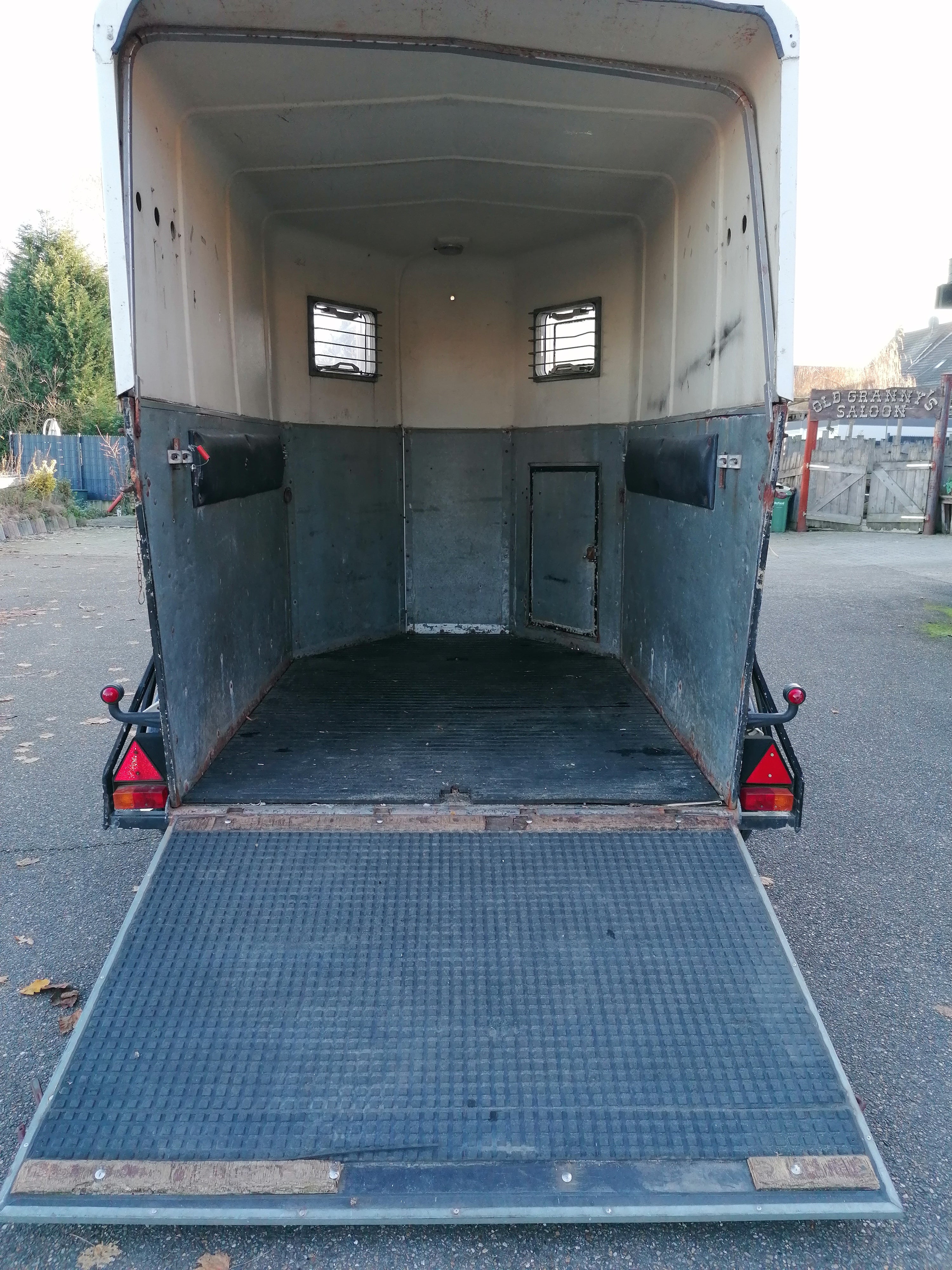 Anhänger mieten – Kastenanhänger XL mit viel Platz, 2000 kg – 2