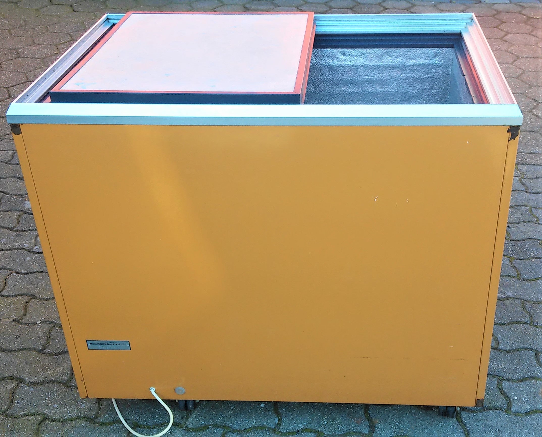 Gefriertruhe mieten – Tiefkühltruhe 240 l, 230 V