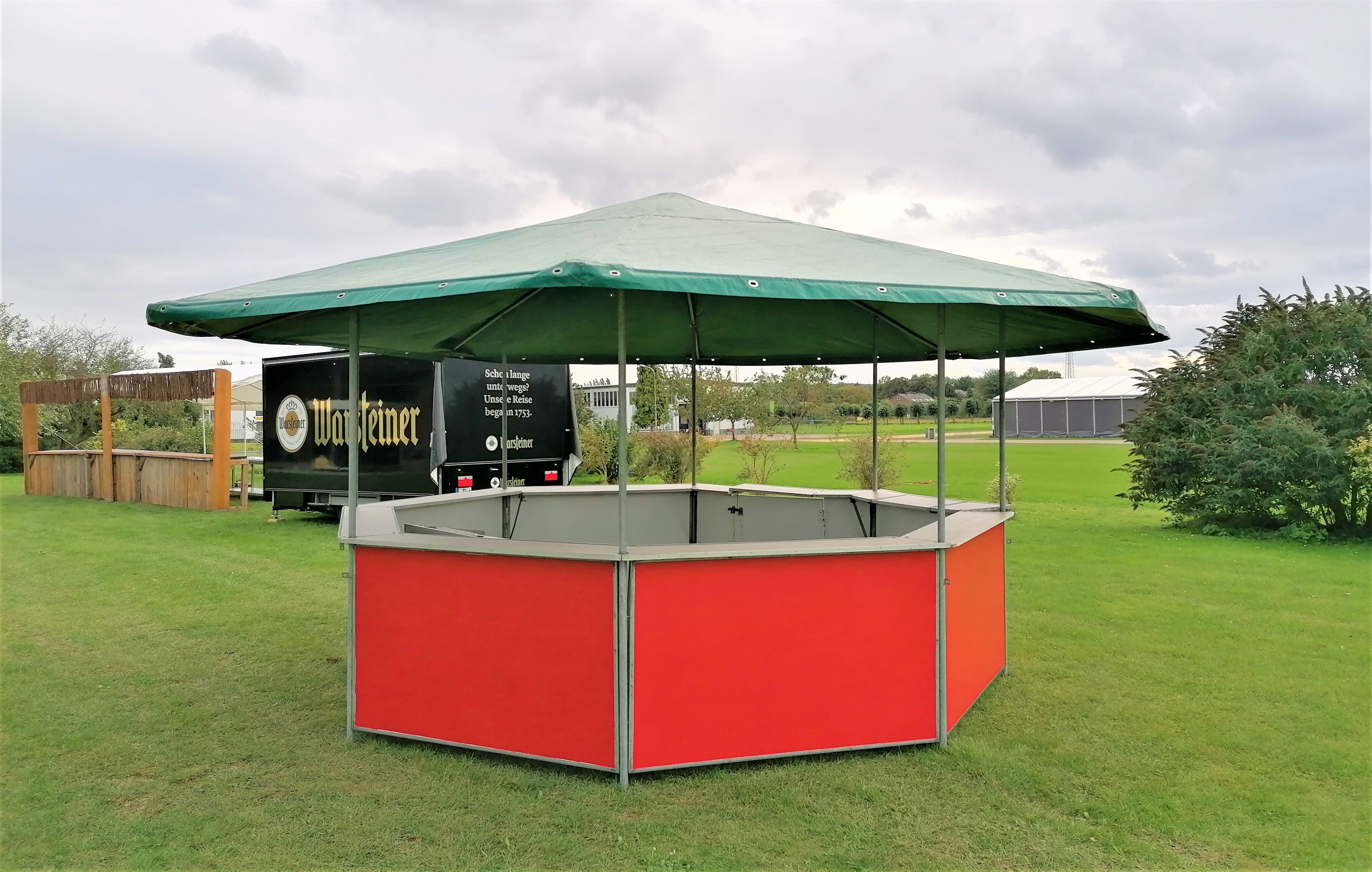 Verkaufsstand mieten – 8-eckig, Bierpavillon mit 12 m Theke