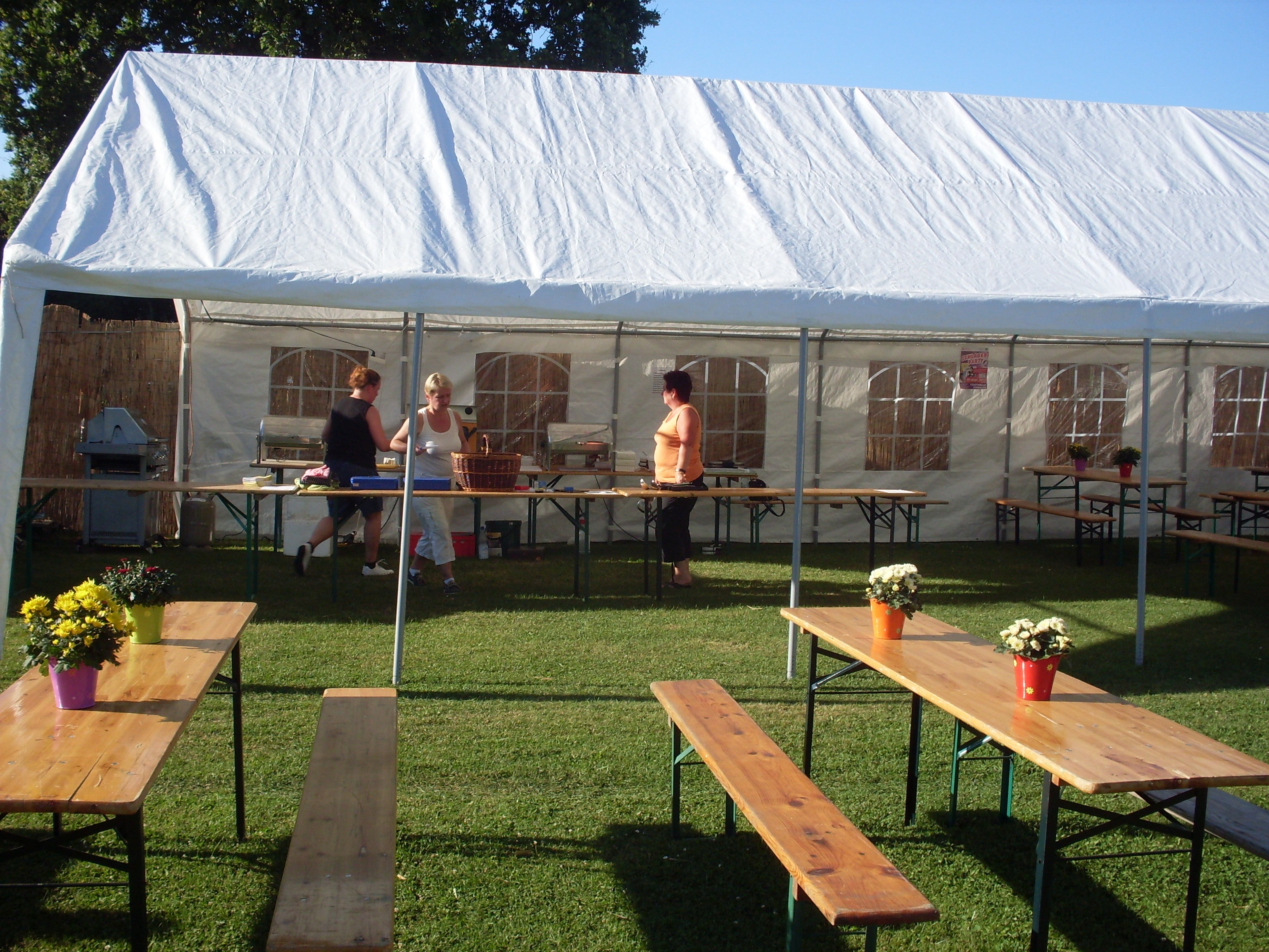 Bierzeltgarnitur mieten – 1 Tisch & 2 Bänke – 2