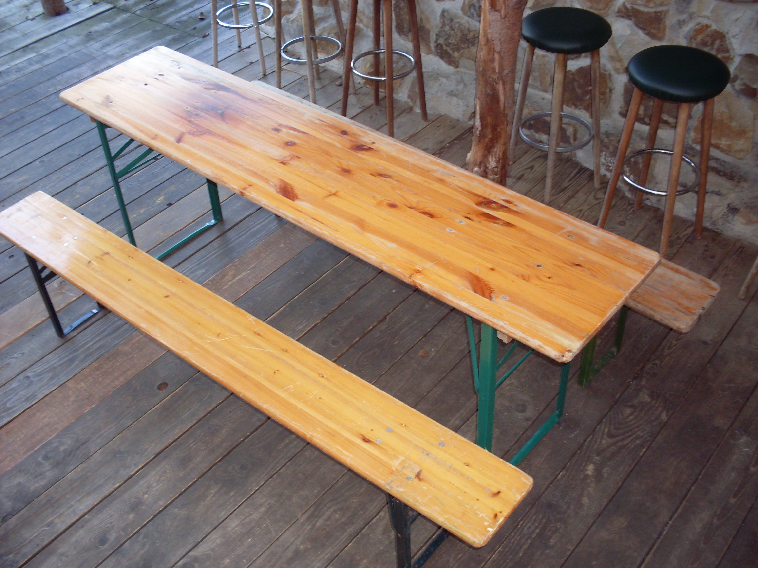 Bierzeltgarnitur mieten – 1 Tisch & 2 Bänke