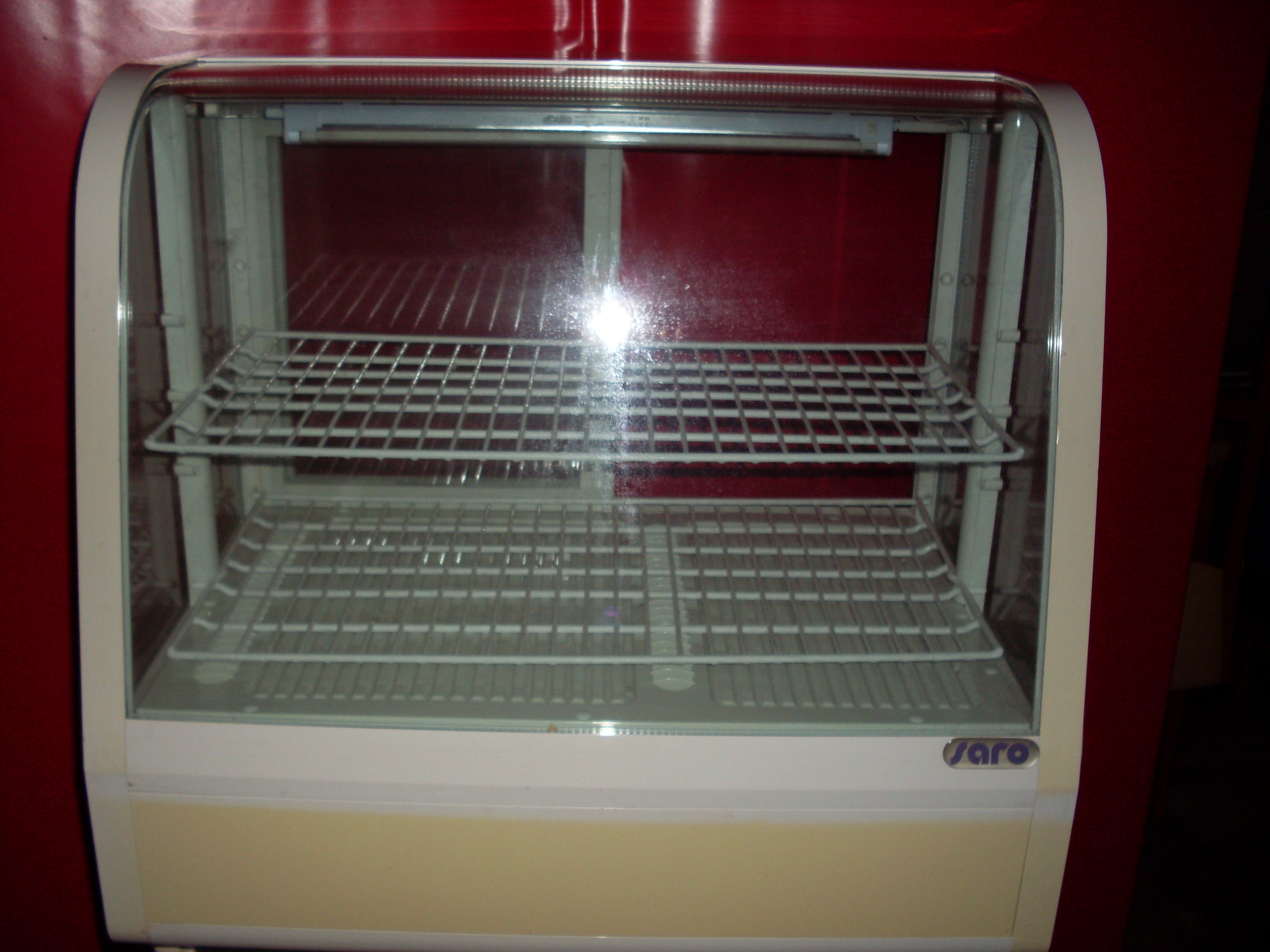 Kühlvitrine mieten – Tisch-Kühlvitrine für Theke & Buffet
