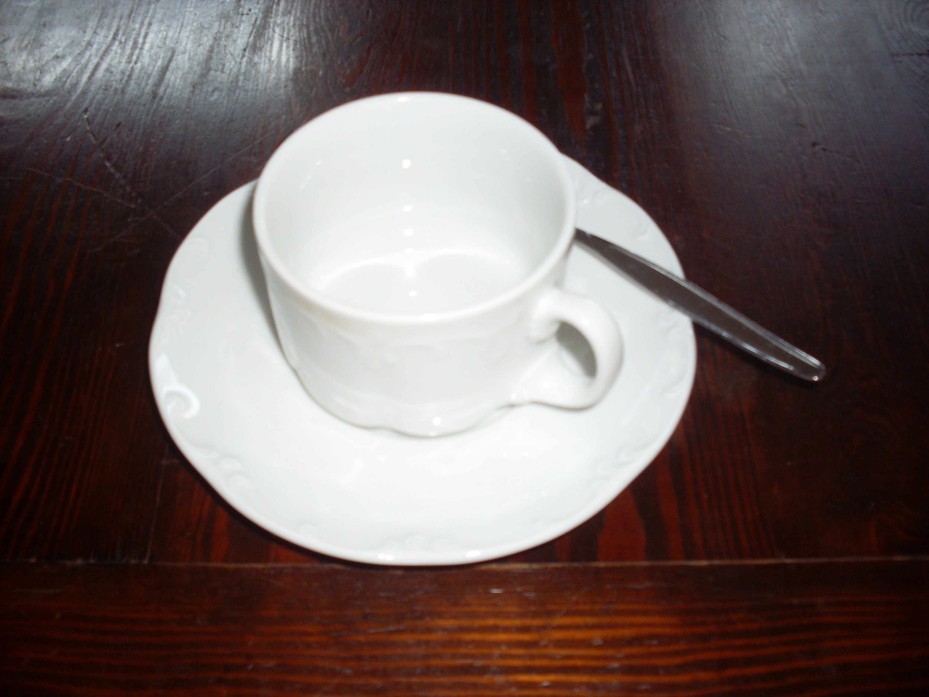 Kaffeetasse mit Untertasse & Löffel mieten