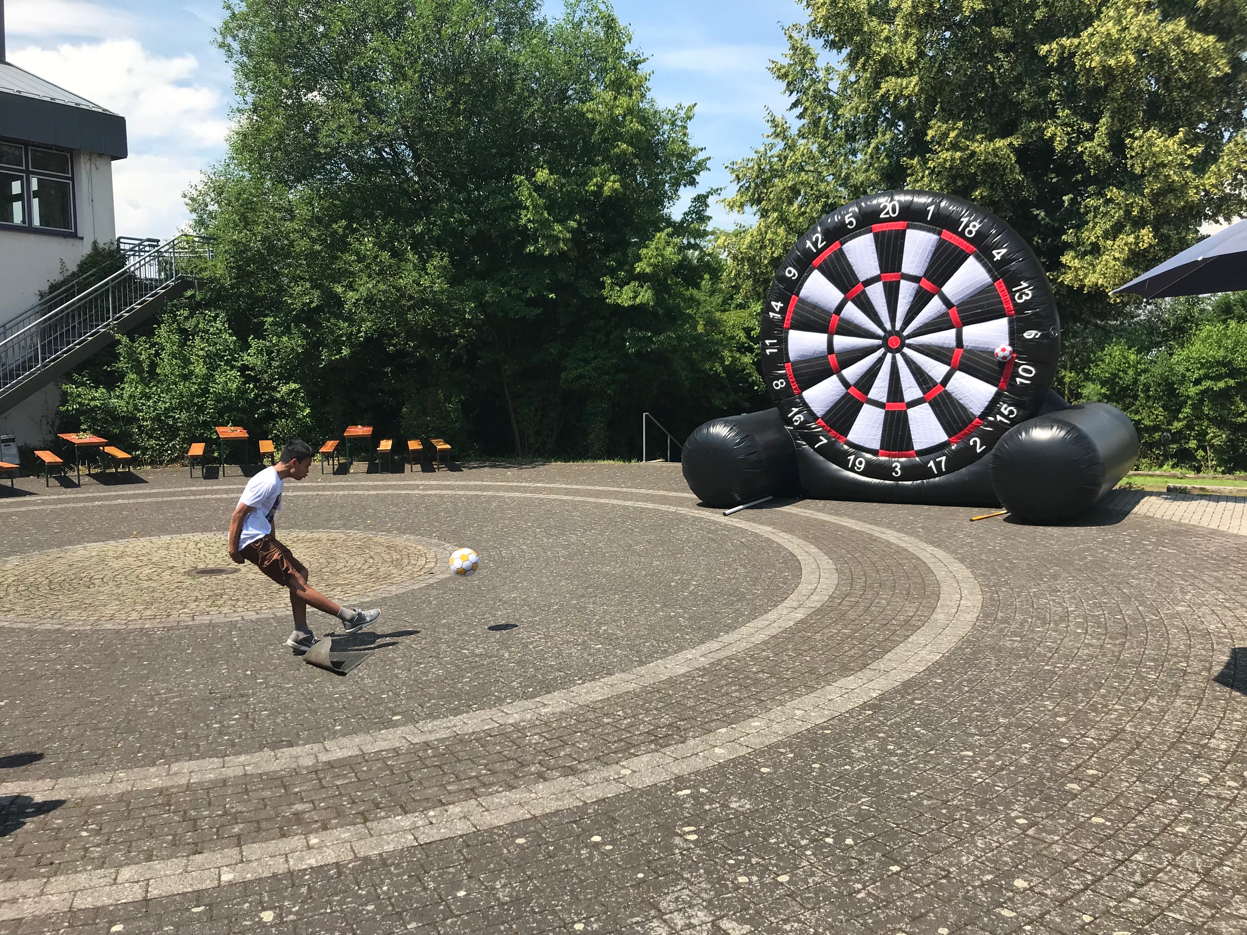 Fußball-Dart mieten - Soccer-Dart, aufblasbare Dartscheibe 5,50 m – 4