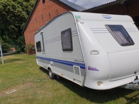 Wohnwagen Hobby Prestige mieten – 4 Schlafplätze, Vollausstattung & Vorzelt