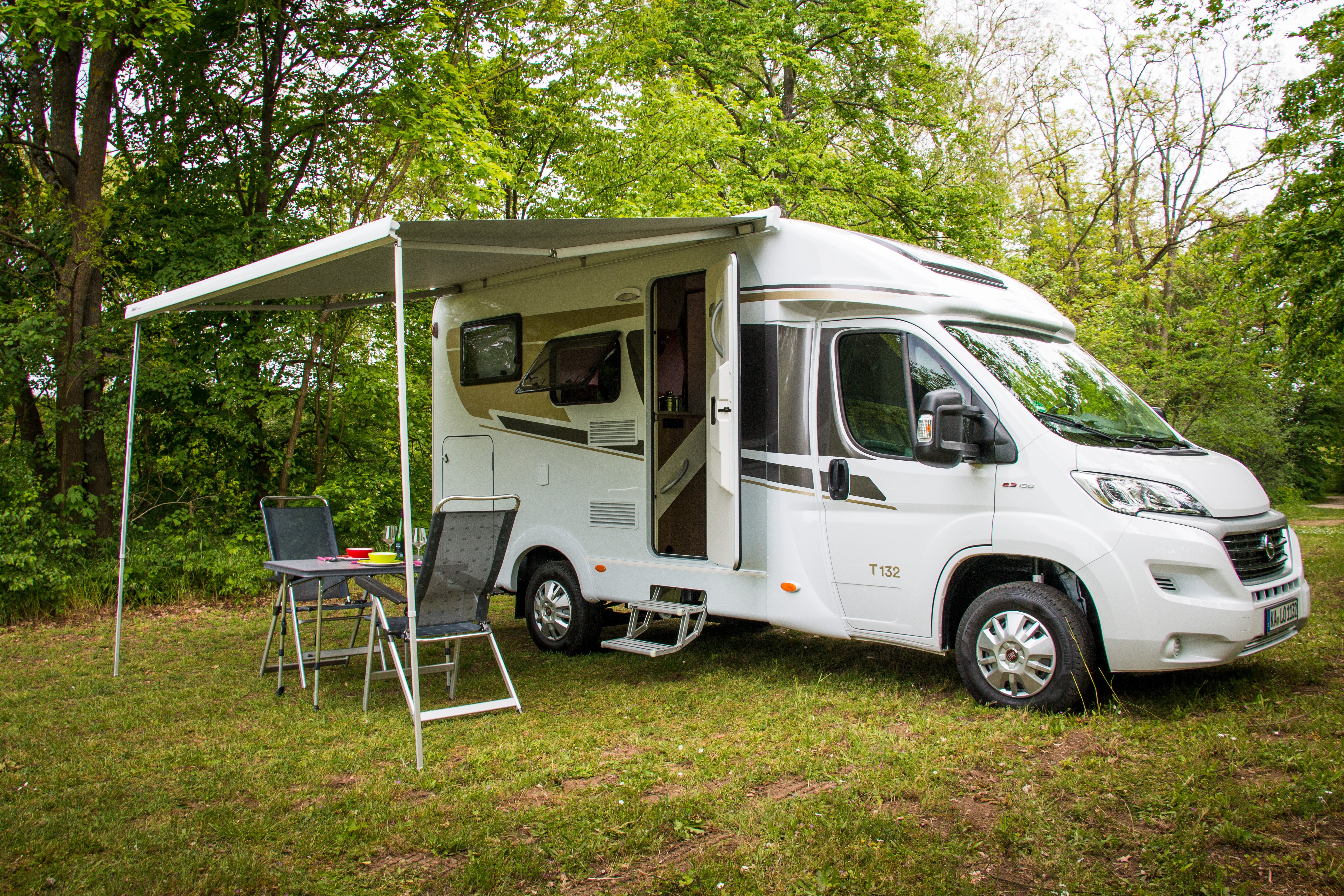 Wohnmobil mieten – Carado T 132 Fiat Ducato 130 PS, 4 Sitze, kompakter Camper