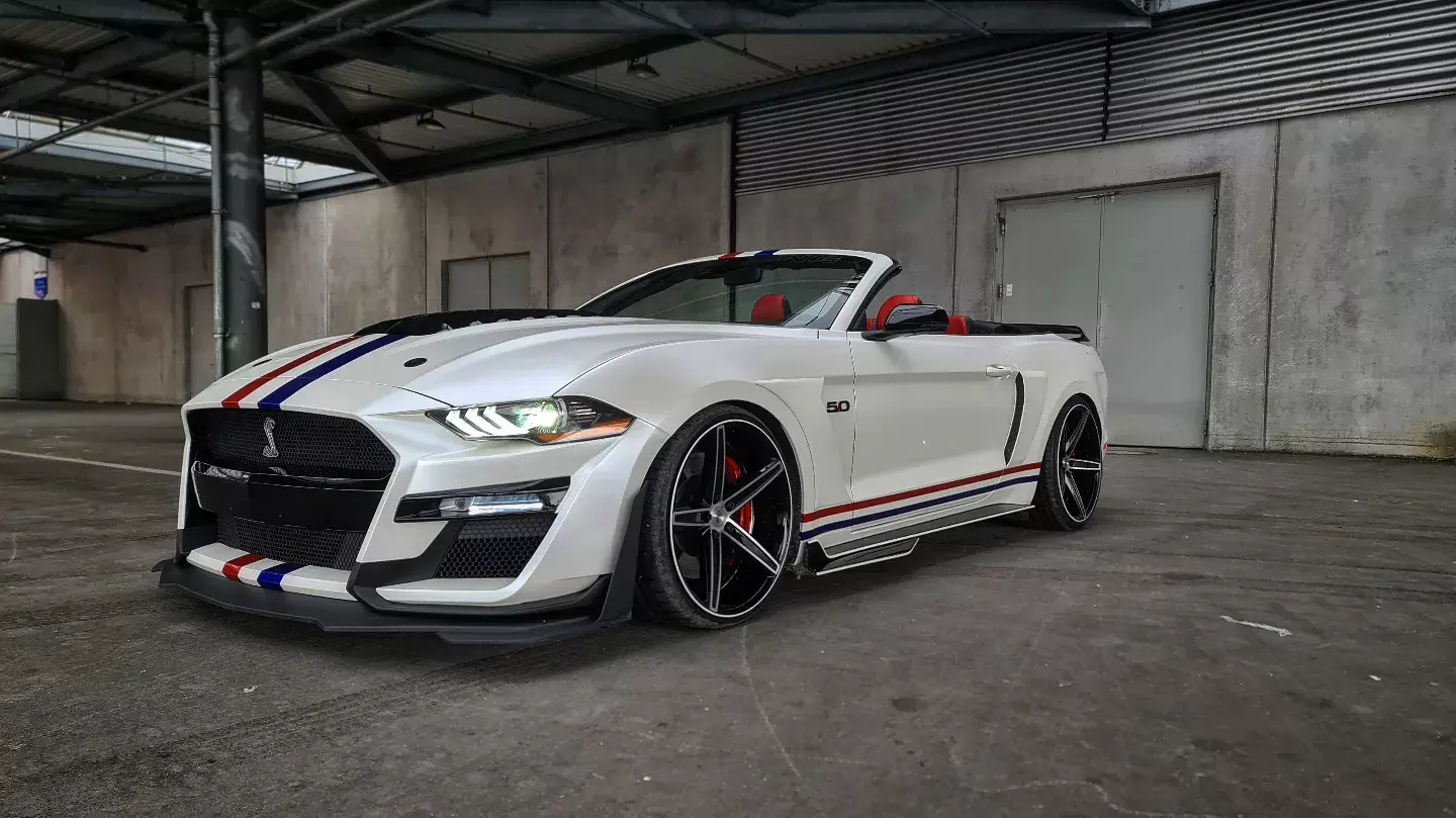 Ford Mustang GT Cabrio mieten - 5.0L V8, 466 PS, Shelby GT500 Body Kit – 3