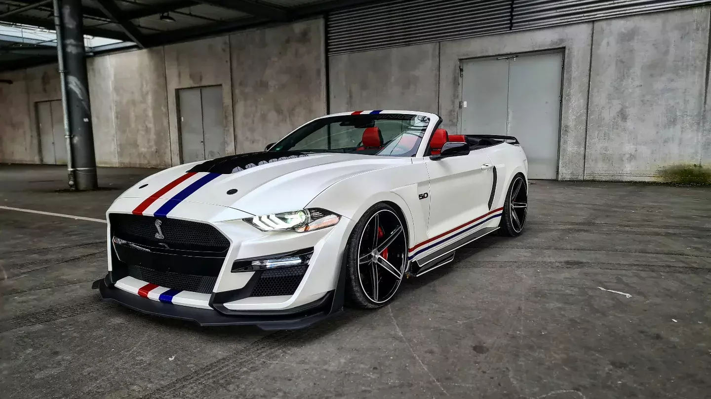 Ford Mustang GT Cabrio mieten - 5.0L V8, 466 PS, Shelby GT500 Body Kit
