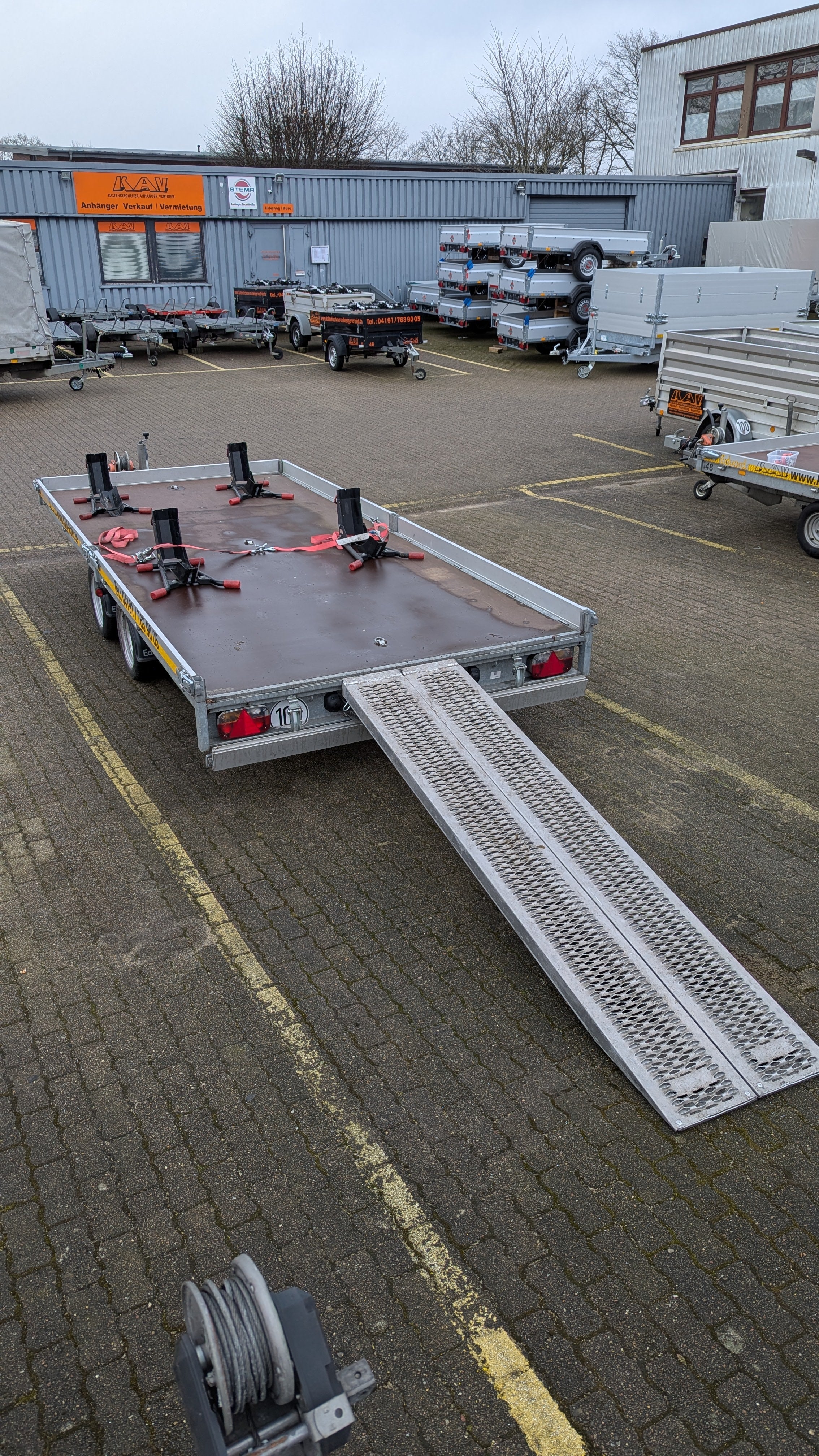 Motorrad Anhänger Vermietung bis zu 6 Motorräder. PKW Anhänger. PKW Trailer Boot Transport Wohnwagen TransportAnhänger Mieten PKW Anhänger Autotransport Kofferanhänger Motorrad Anhänger Trailer Planen – 4