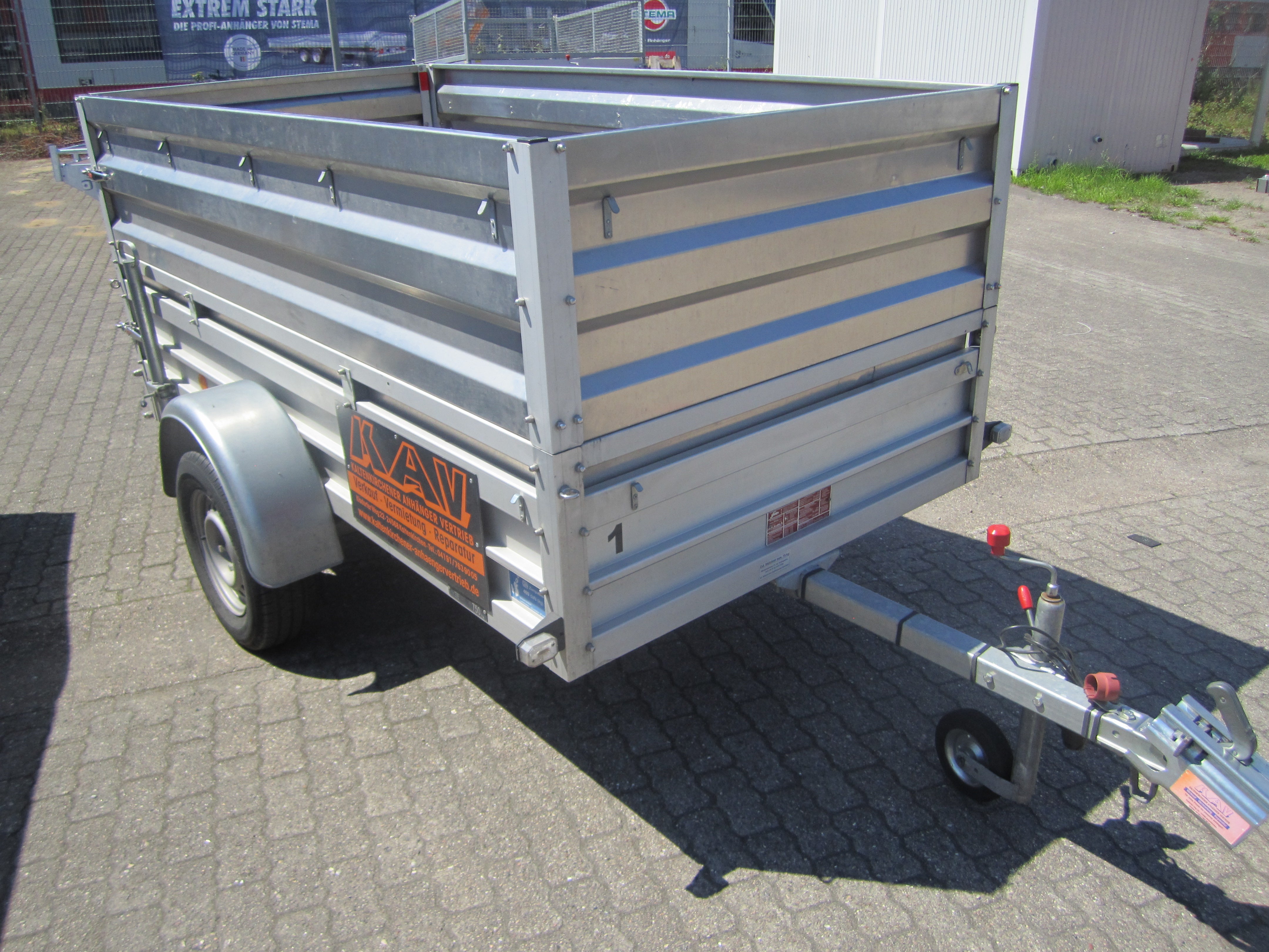 Heckkipper 1500 KG mit Aufsatz zu vermieten. PKW Anhänger mieten – 3