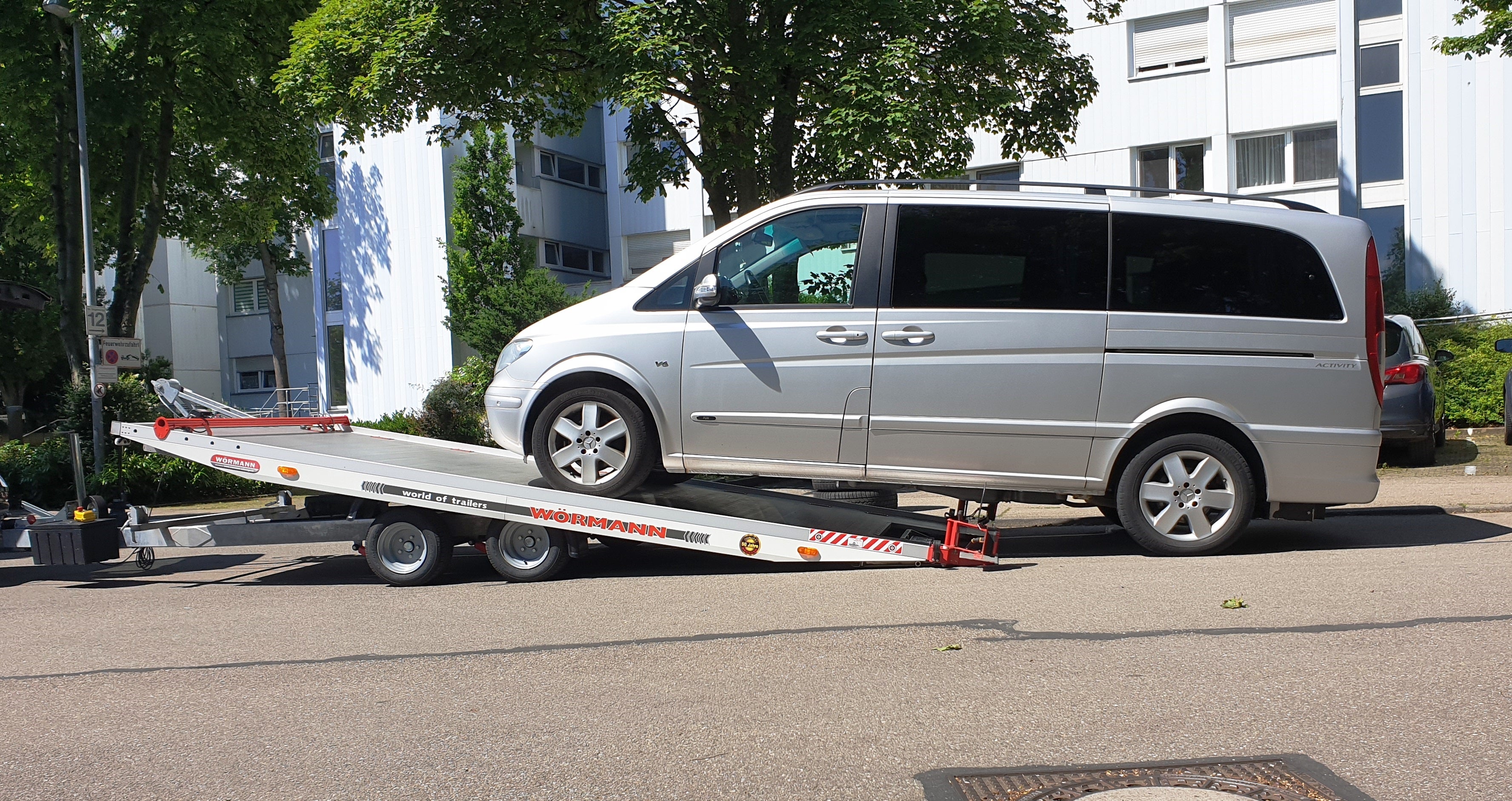 Spezial hochwertige Autotransport Anhänger, Autotransporter kippbar mit Seilwinde 3,0t Blitzlader, 100 km/h Zulassung mieten Vermietung
