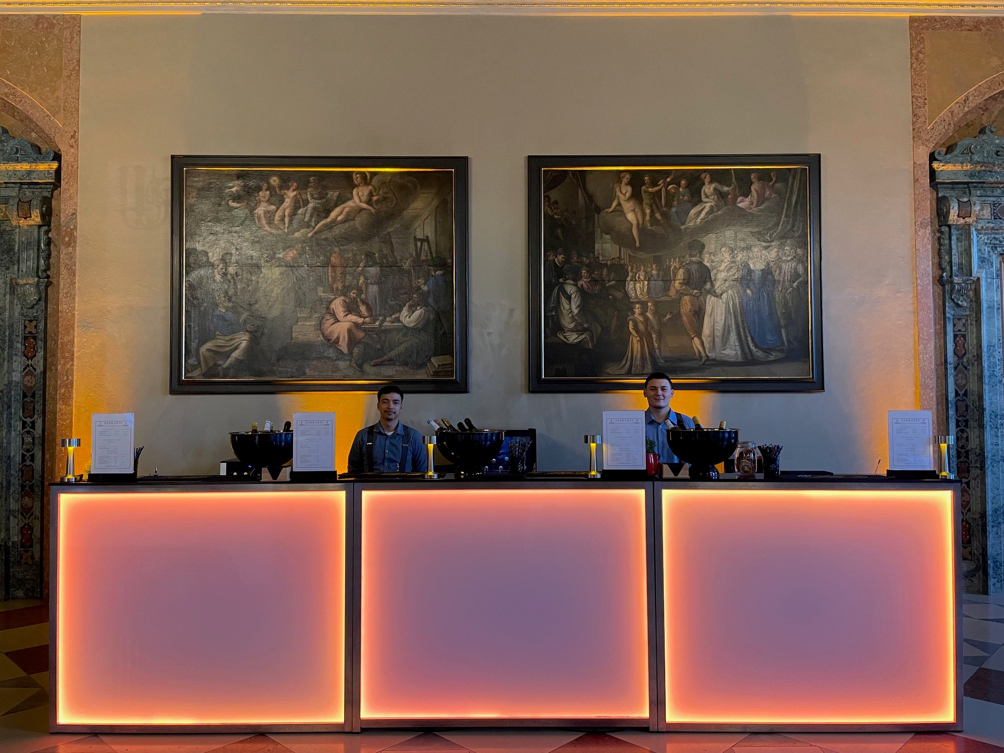 Bartheke mit Beleuchtung mieten – klappbare LED-Bar 1,5 m RGB