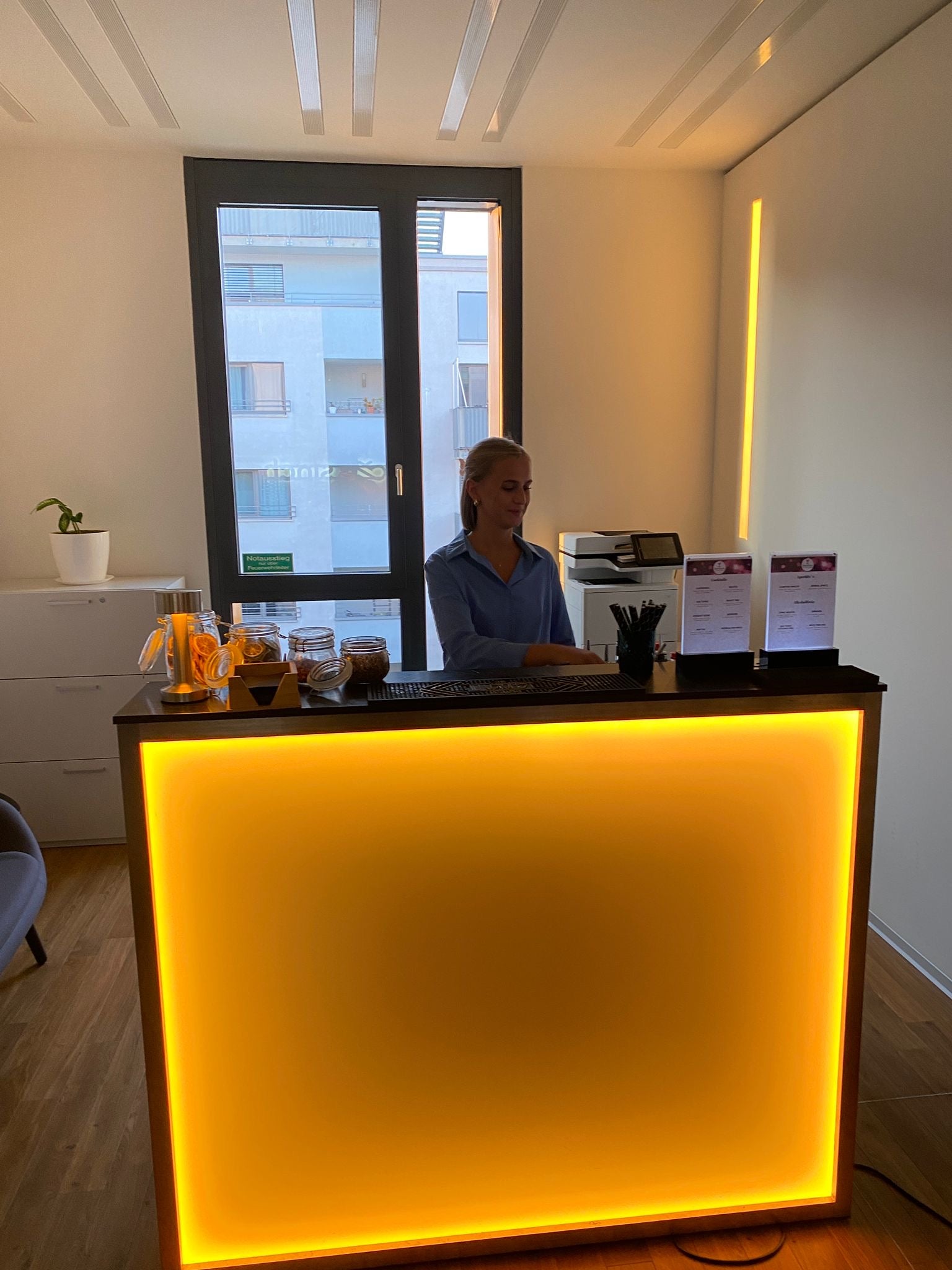 Bartheke mit Beleuchtung mieten – klappbare LED-Bar 1,5 m RGB – 4