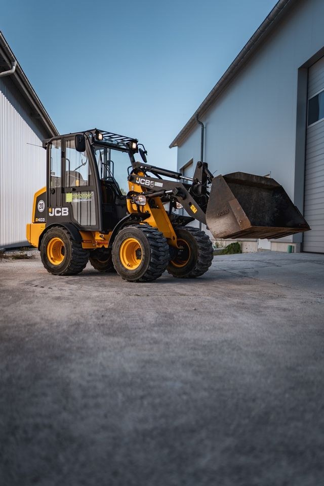 JCB 403 Radlader Hoflader mieten bei menzinger