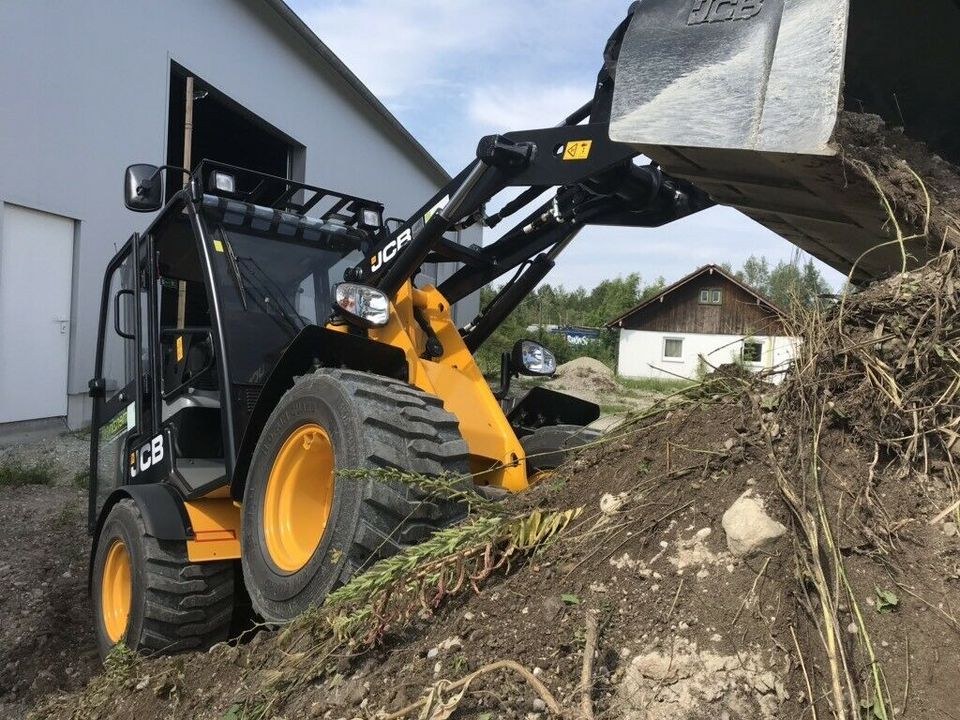 JCB 403 Radlader Hoflader mieten bei menzinger – 3