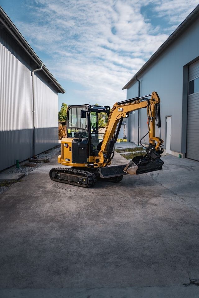 CAT 302.7 CR Minibagger Kompaktbagger mieten bei menzinger
