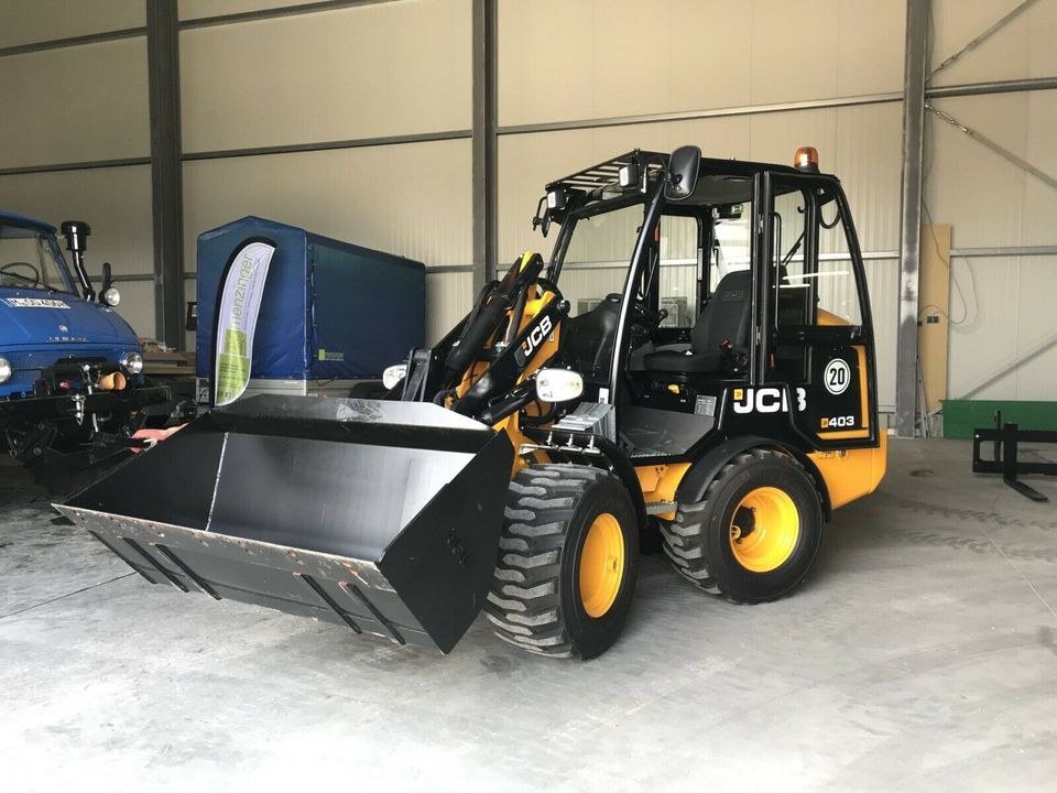 Radlader 2500 kg kompakt JCB 403 mit Schaufel mieten bei menzinger – 3