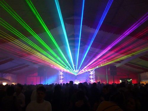 Lasershow mieten – musiksynchron & individuell für Hochzeit, Firmen-Event, Jubiläum & Stadtfest