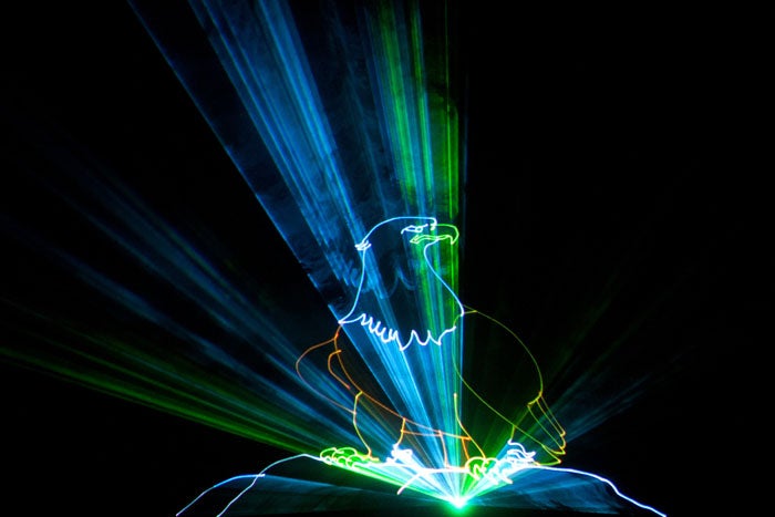 Lasershow mieten – musiksynchron & individuell für Hochzeit, Firmen-Event, Jubiläum & Stadtfest – 2
