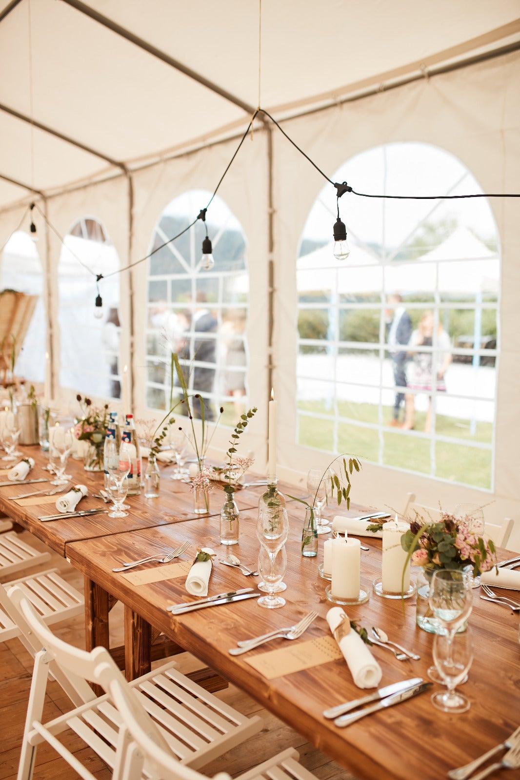 Altholztisch 200x100cm mieten – rustikaler Eyecatcher für Hochzeit & Feier – 2