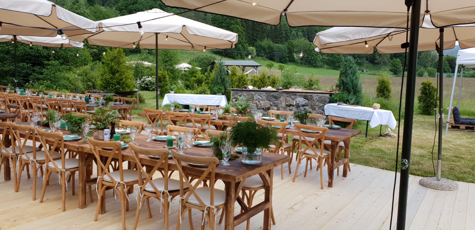 Sonnenschirm 4m mieten – große Gastro-Sonnenschirme in Beige & Weiß – 2