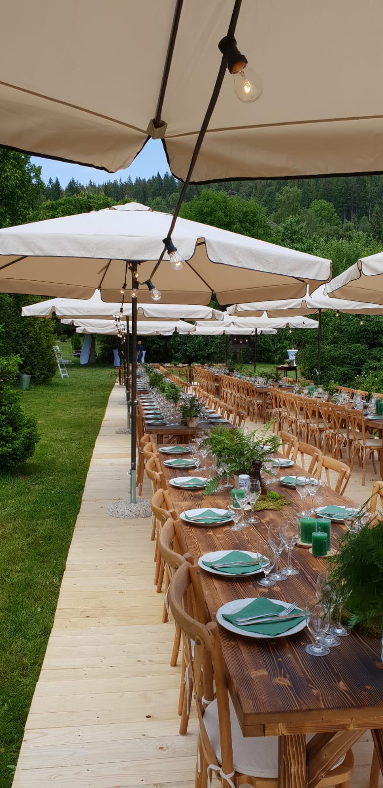Altholztisch 200x100cm mieten – rustikaler Eyecatcher für Hochzeit & Feier – 3