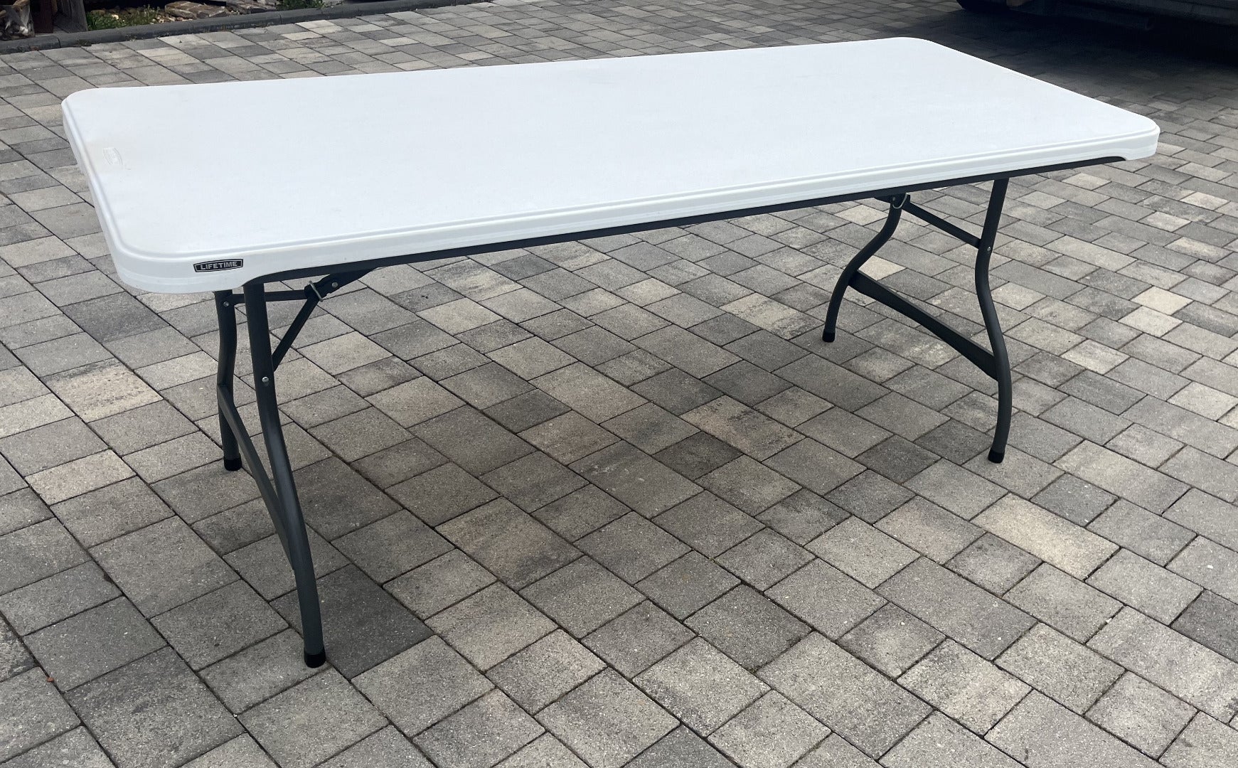 Banketttisch eckig 183x76cm mieten – stabiler Klapptisch, outdoorgeeignet