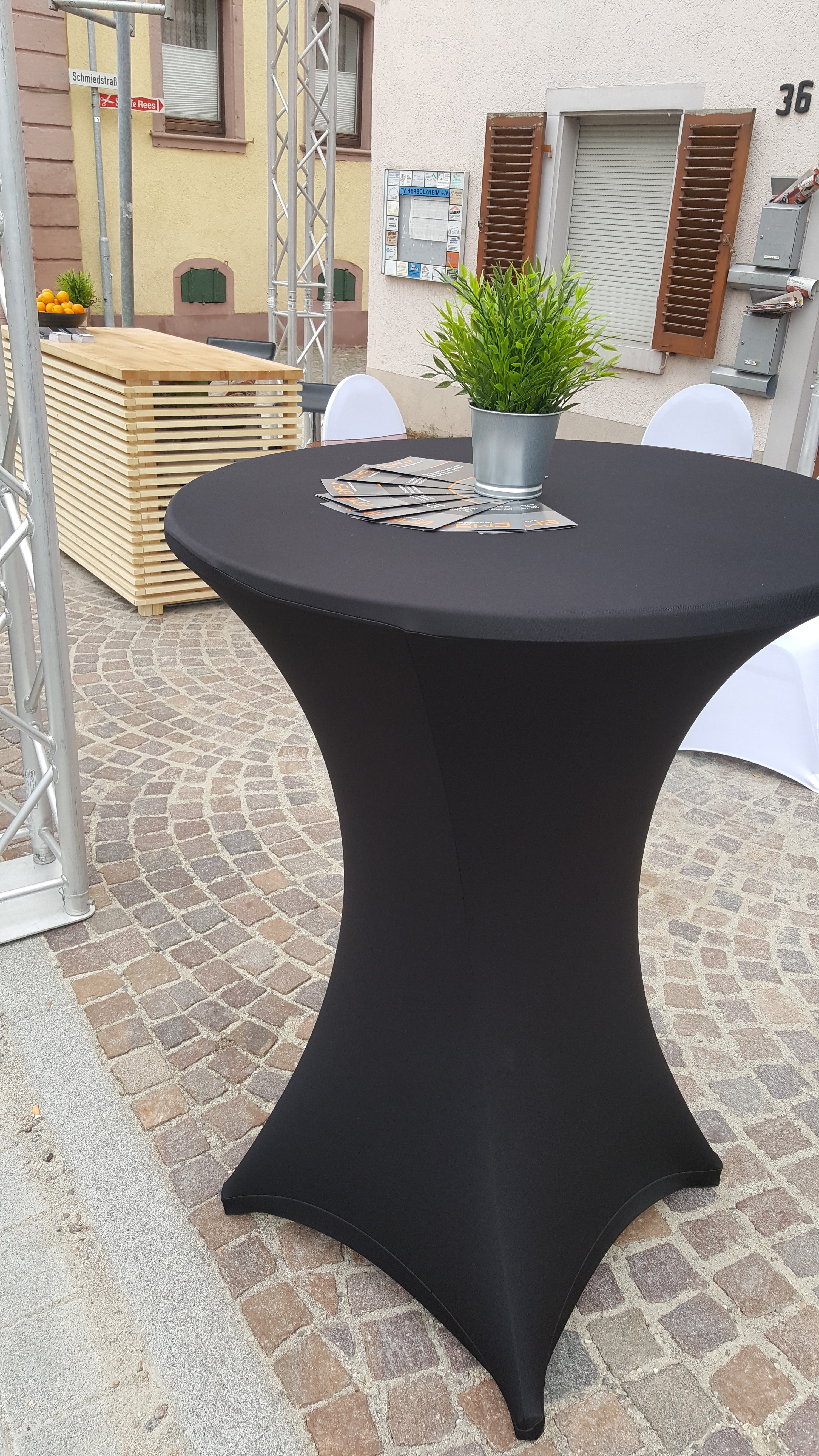Stehtisch rund Ø80cm mieten – Bistrotisch inkl. Husse schwarz oder weiß – 3