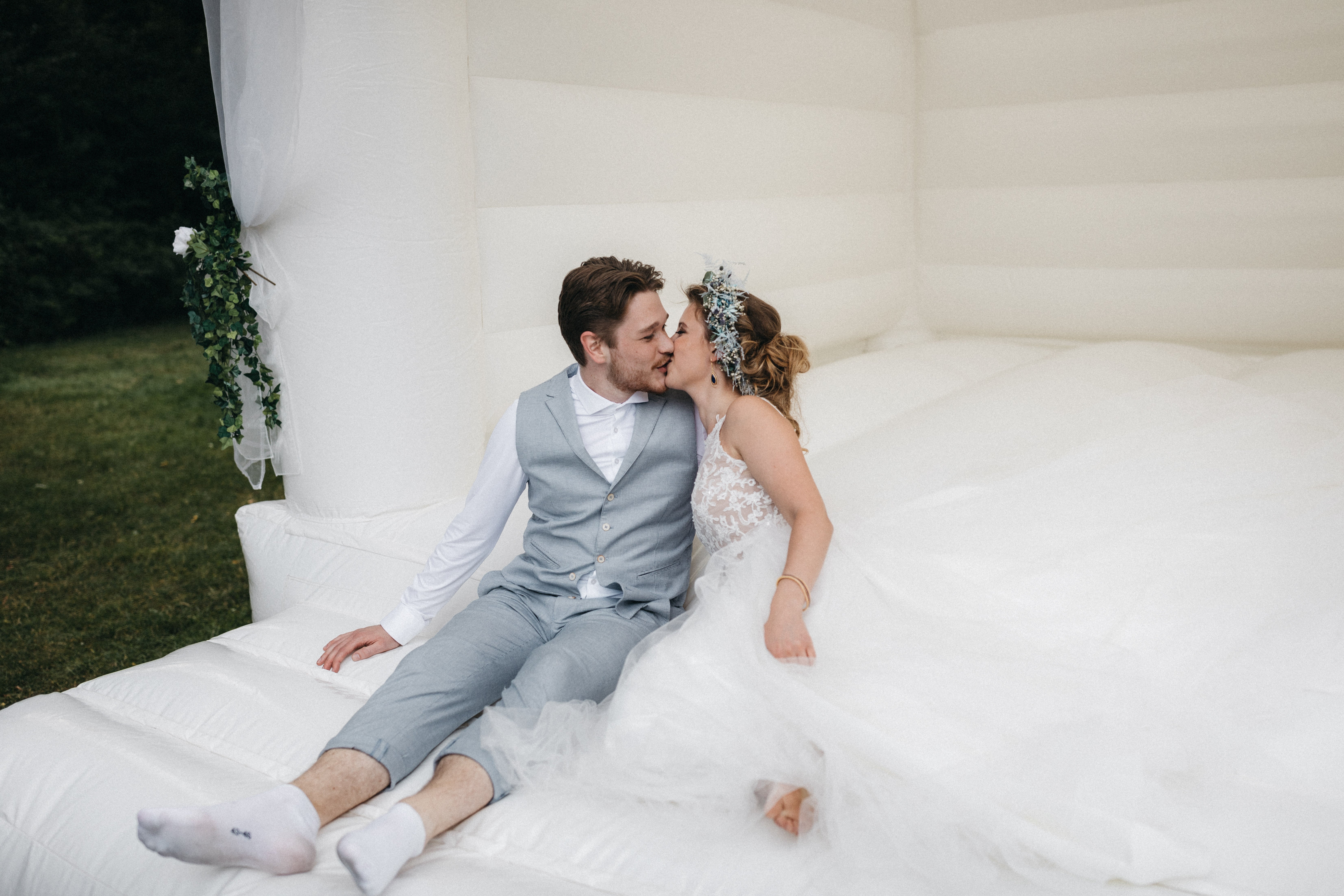 Hochzeitshüpfburg weiß 4x5m mieten – inkl. Gebläse, für Hochzeiten – 3