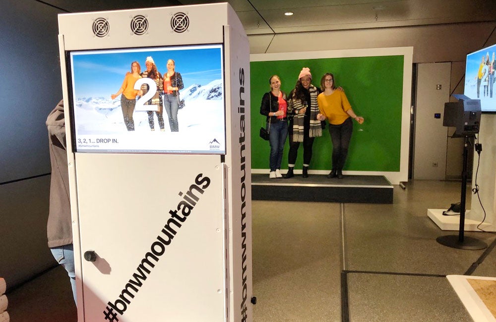 Fotobox mit Greenscreen mieten | Greenscreen-Fotoaktion | Fotoautomat mit Sofortausdruck