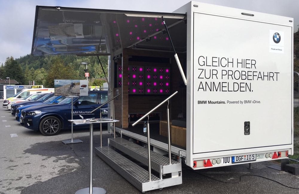 Promotionanhänger mieten | Messeanhänger & Eventtrailer | mobile Bühne