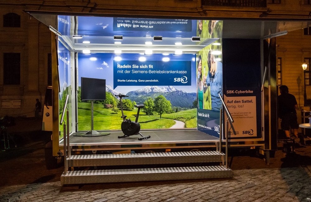 Promotionanhänger mieten | Messeanhänger & Eventtrailer | mobile Bühne – 2