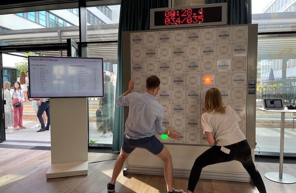 Reaktionswand mieten | twall® 64 | interaktive Touch Wall für Events