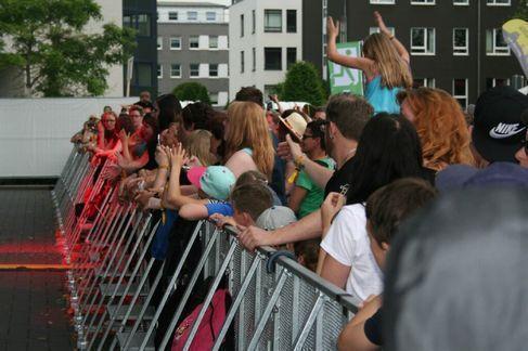 Bühnengitter mieten – Wellenbrecher / Crash Barrier / Stage Barrier 1,08 m – 3