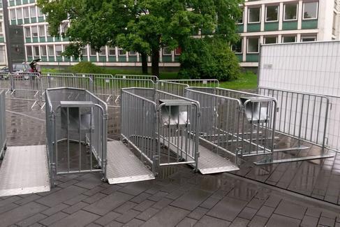 Einlassschleuse mieten – Personenschleuse / Vereinzelungsanlage, modular – 2