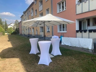 Sonnenschirm XXL mieten – 270 x 460 cm, inkl. Standfuß & Gewichte
